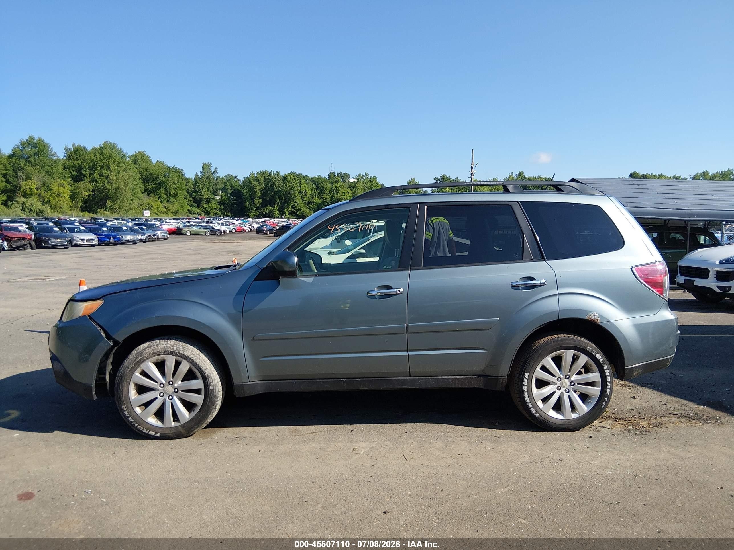 2012 Subaru Forester 2.5x Premium Light Blue vin: JF2SHADC2CH447531
