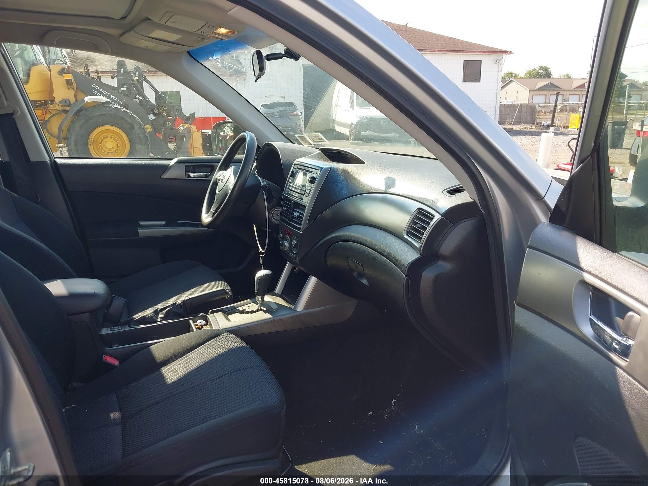 2012 Subaru Forester 2.5x Premium Серебряный vin: JF2SHADC2CH465026