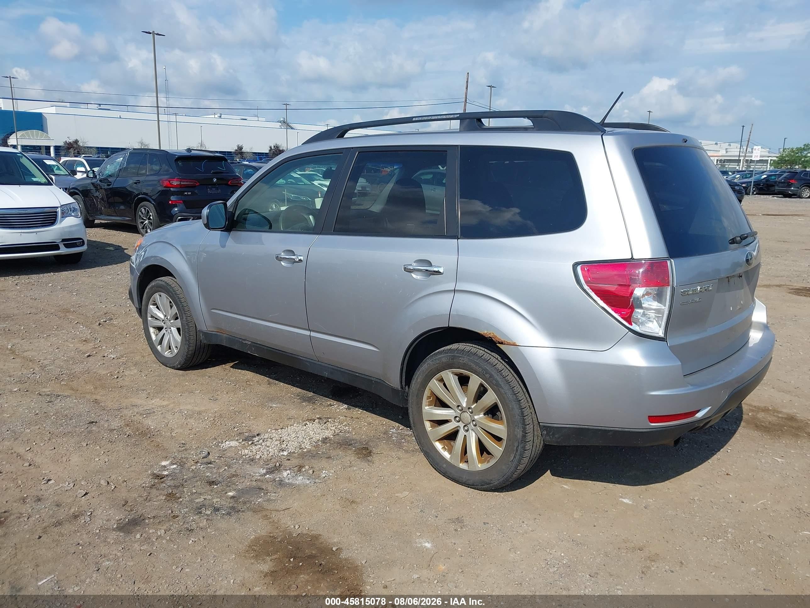 2012 Subaru Forester 2.5x Premium Серебряный vin: JF2SHADC2CH465026