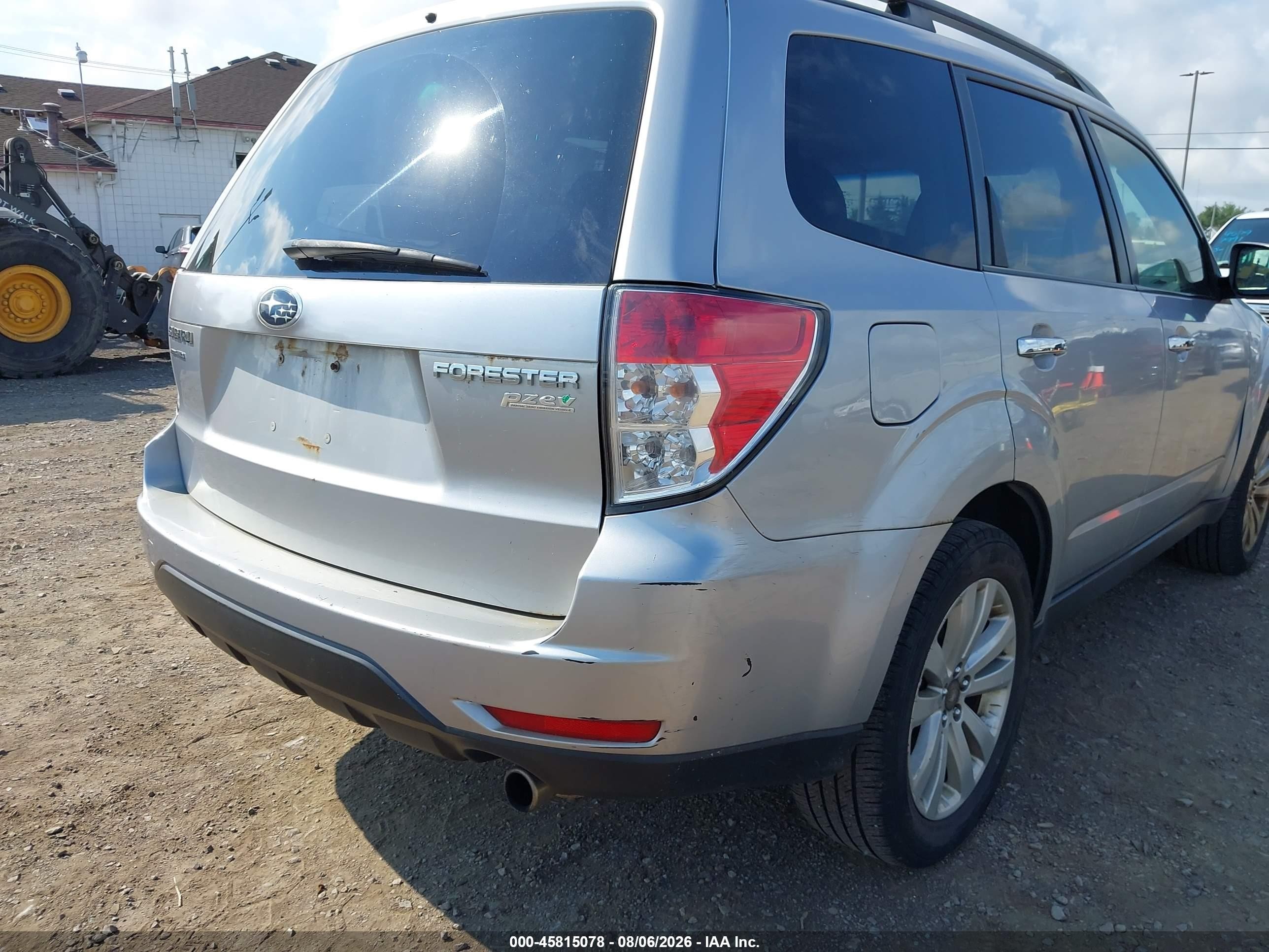 2012 Subaru Forester 2.5x Premium Серебряный vin: JF2SHADC2CH465026