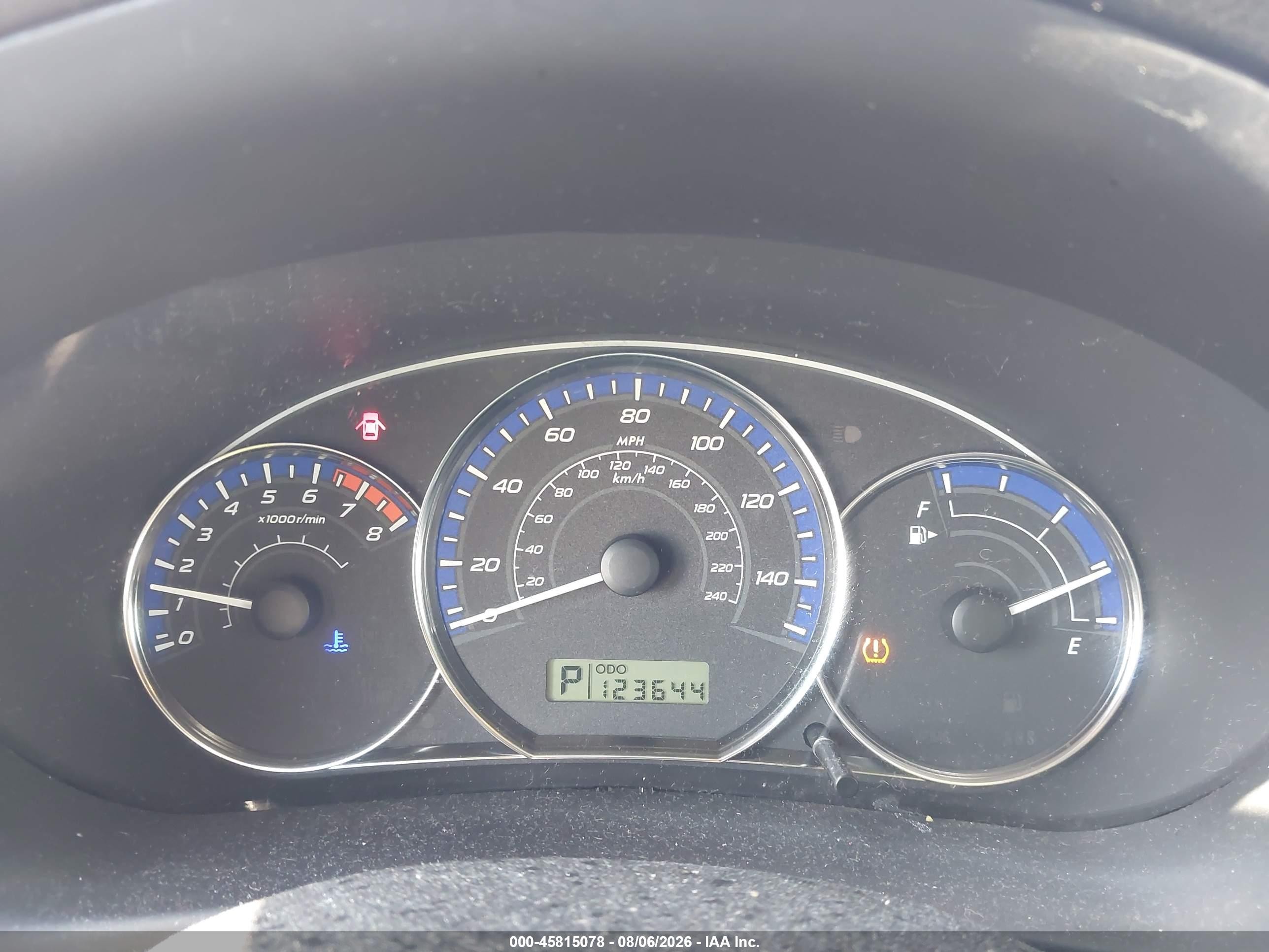 2012 Subaru Forester 2.5x Premium Серебряный vin: JF2SHADC2CH465026