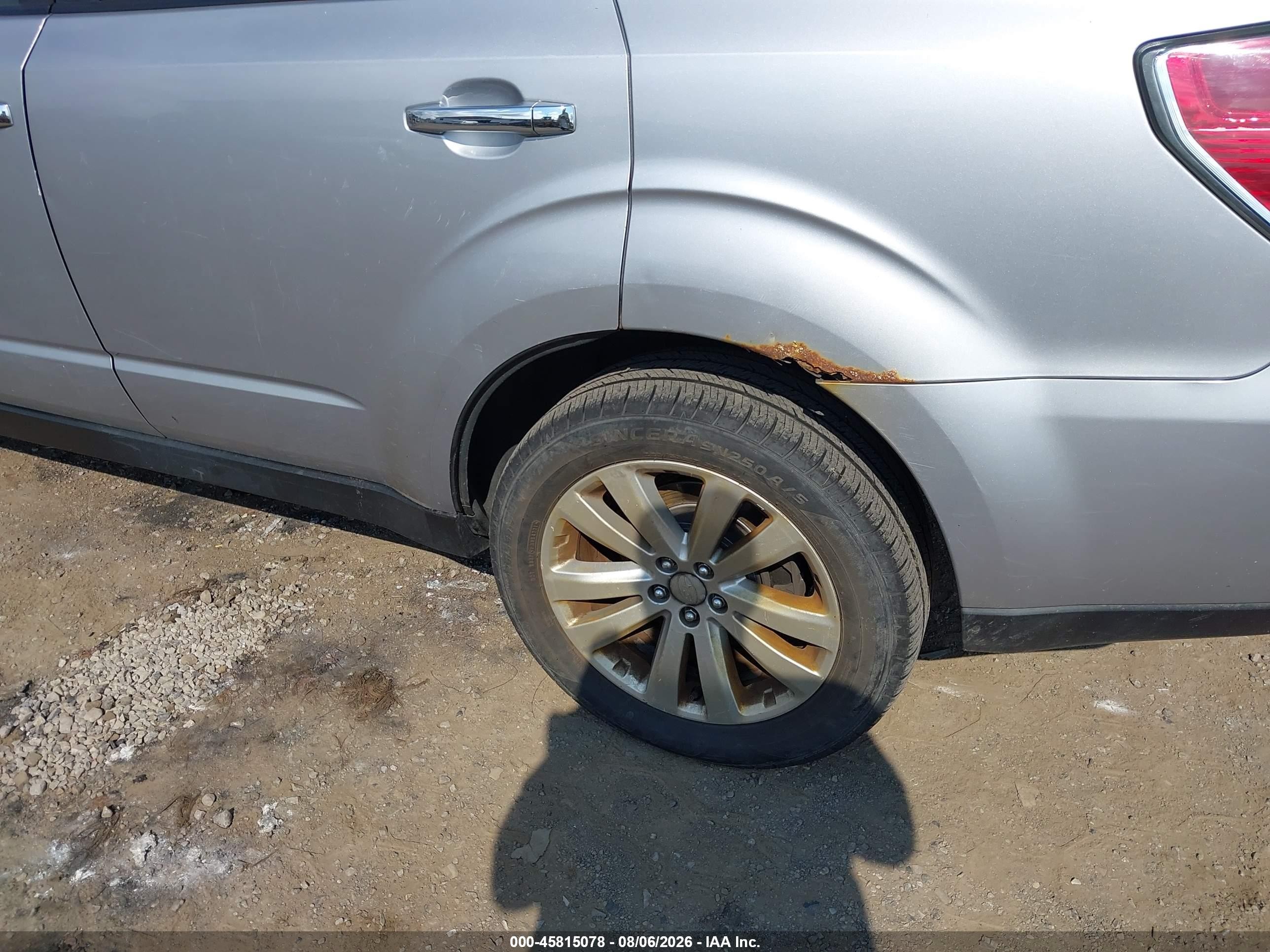 2012 Subaru Forester 2.5x Premium Серебряный vin: JF2SHADC2CH465026