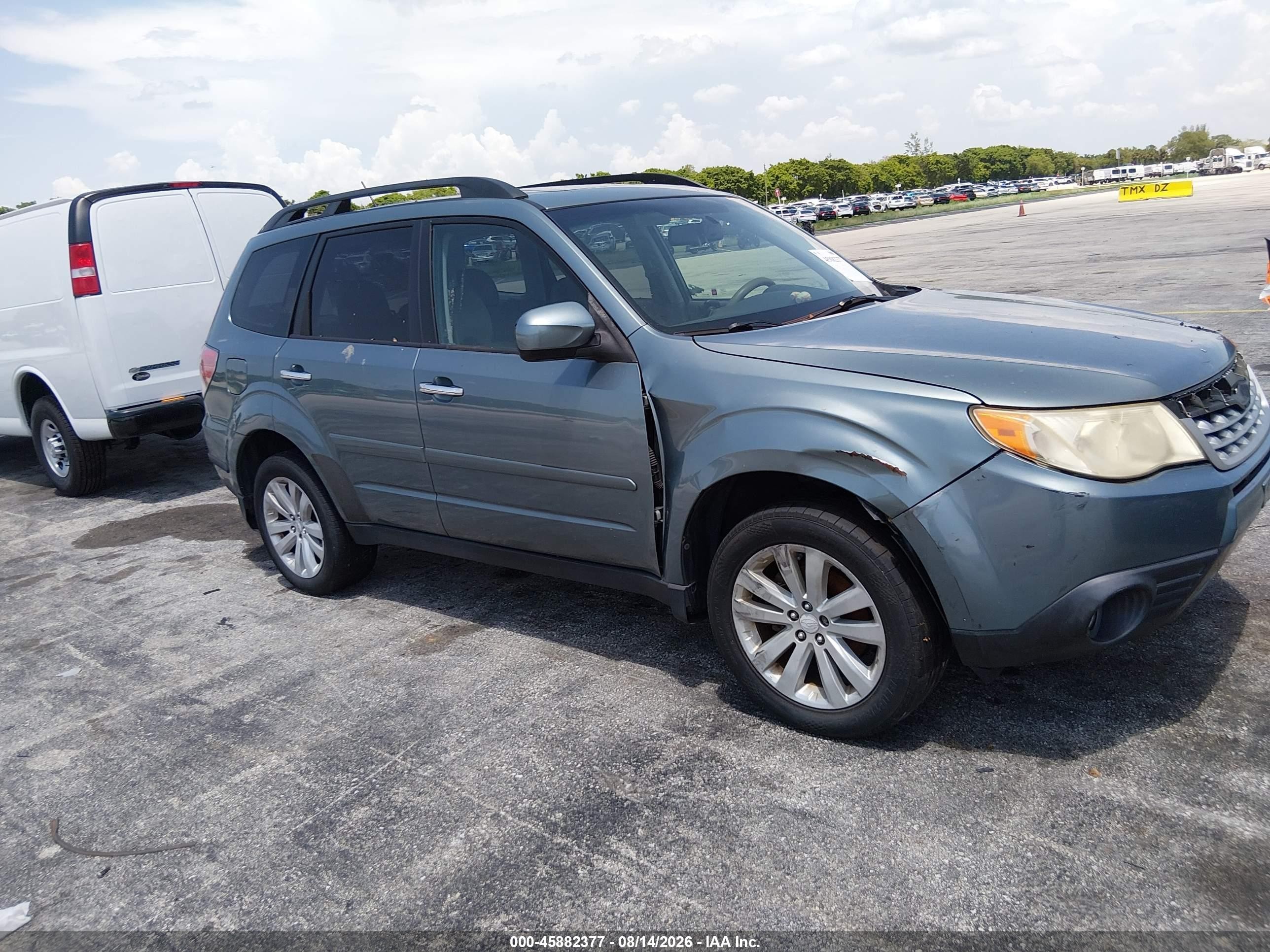 2013 Subaru Forester 2.5x Premium Gray vin: JF2SHADC2DH400887