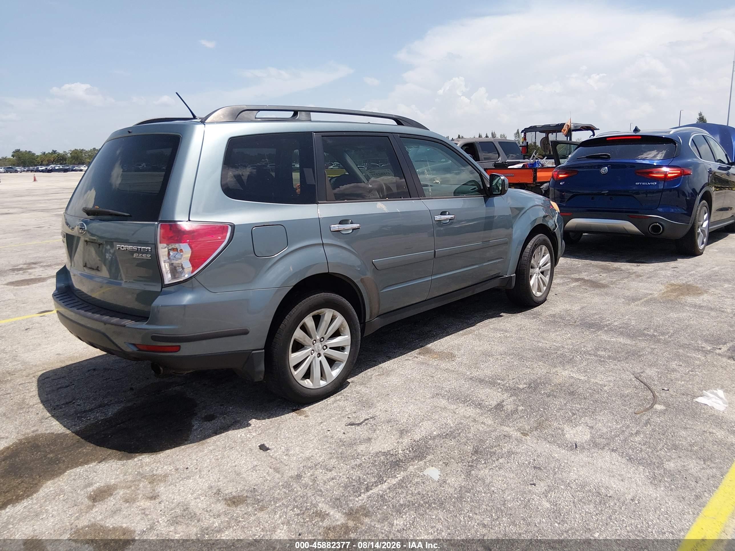 2013 Subaru Forester 2.5x Premium Gray vin: JF2SHADC2DH400887