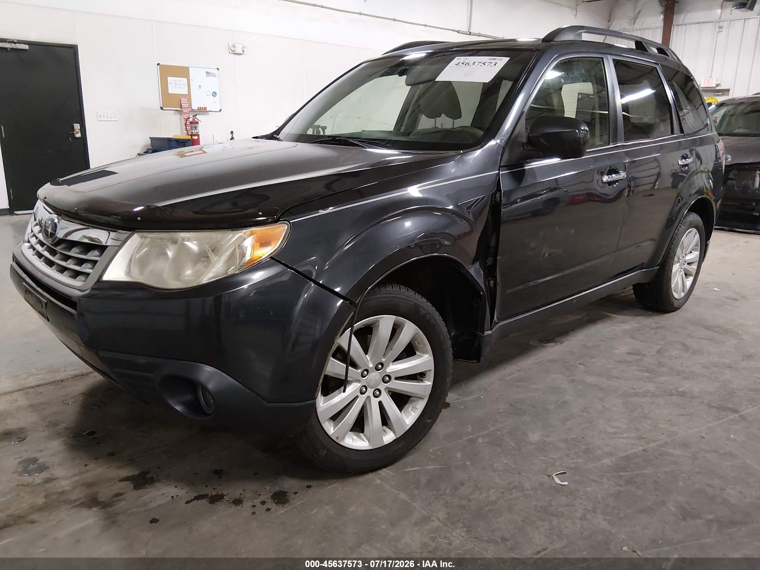 2013 Subaru Forester 2.5x Premium Gray vin: JF2SHADC2DH410755