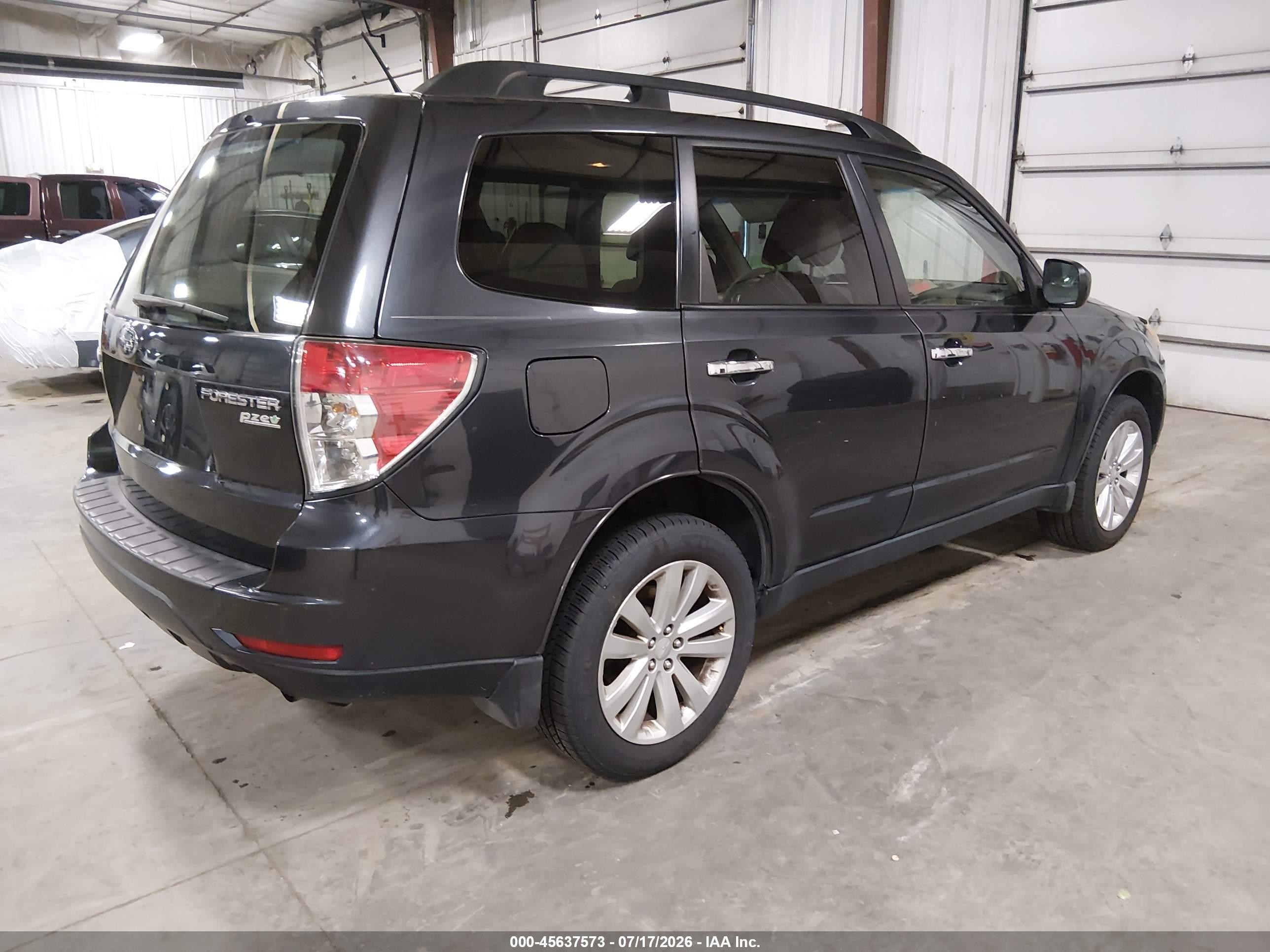 2013 Subaru Forester 2.5x Premium Gray vin: JF2SHADC2DH410755