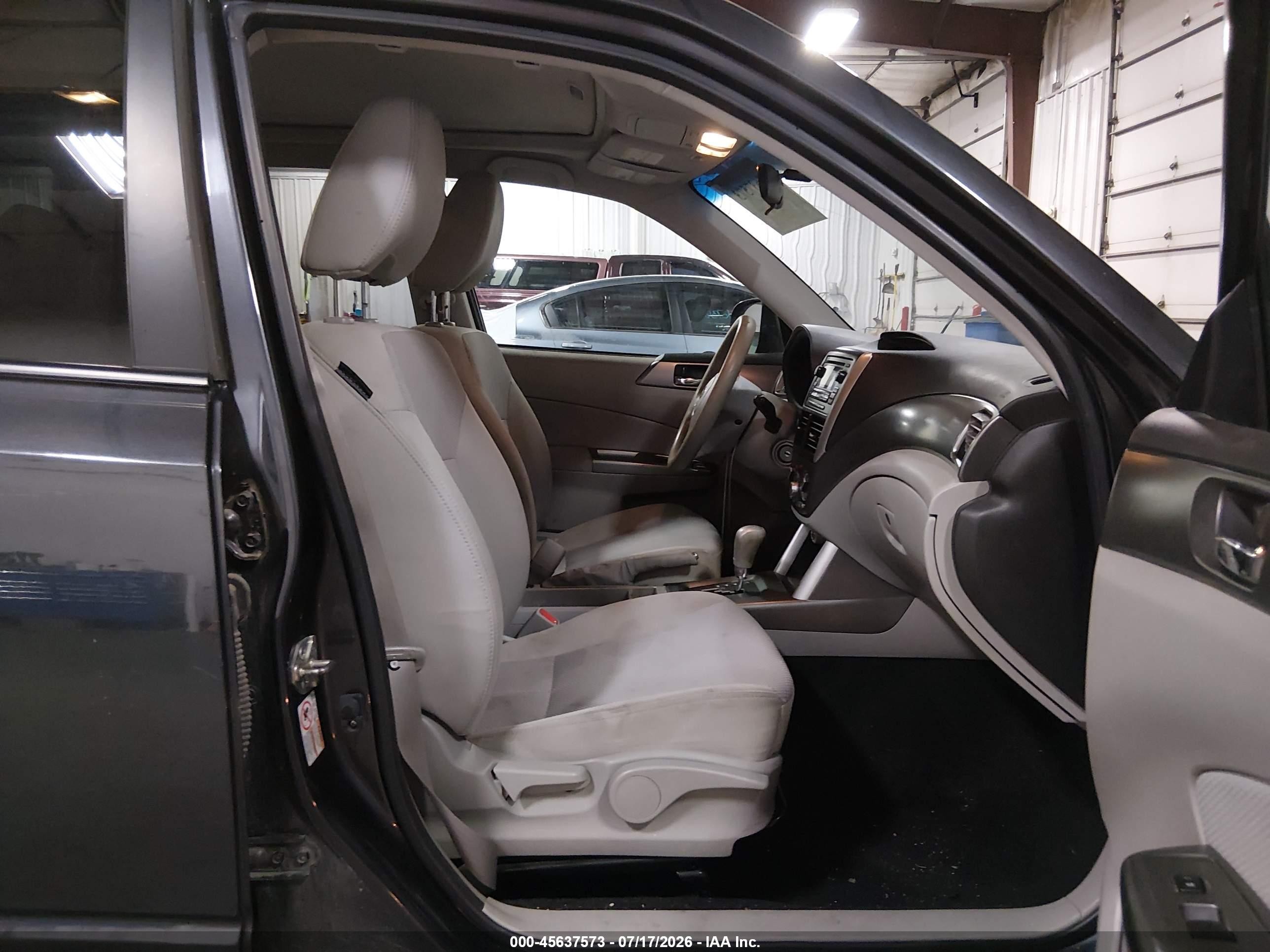 2013 Subaru Forester 2.5x Premium Gray vin: JF2SHADC2DH410755