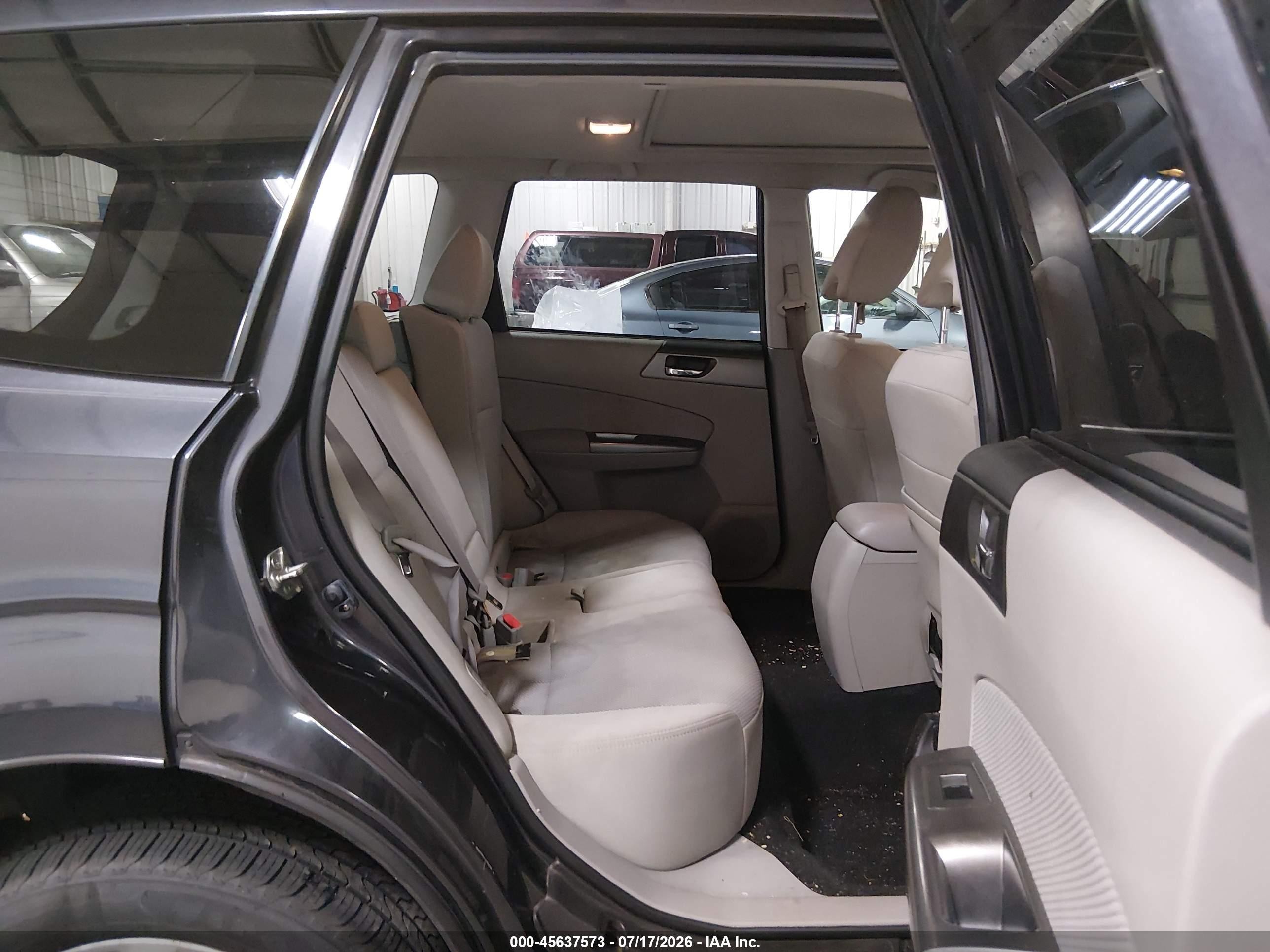 2013 Subaru Forester 2.5x Premium Gray vin: JF2SHADC2DH410755