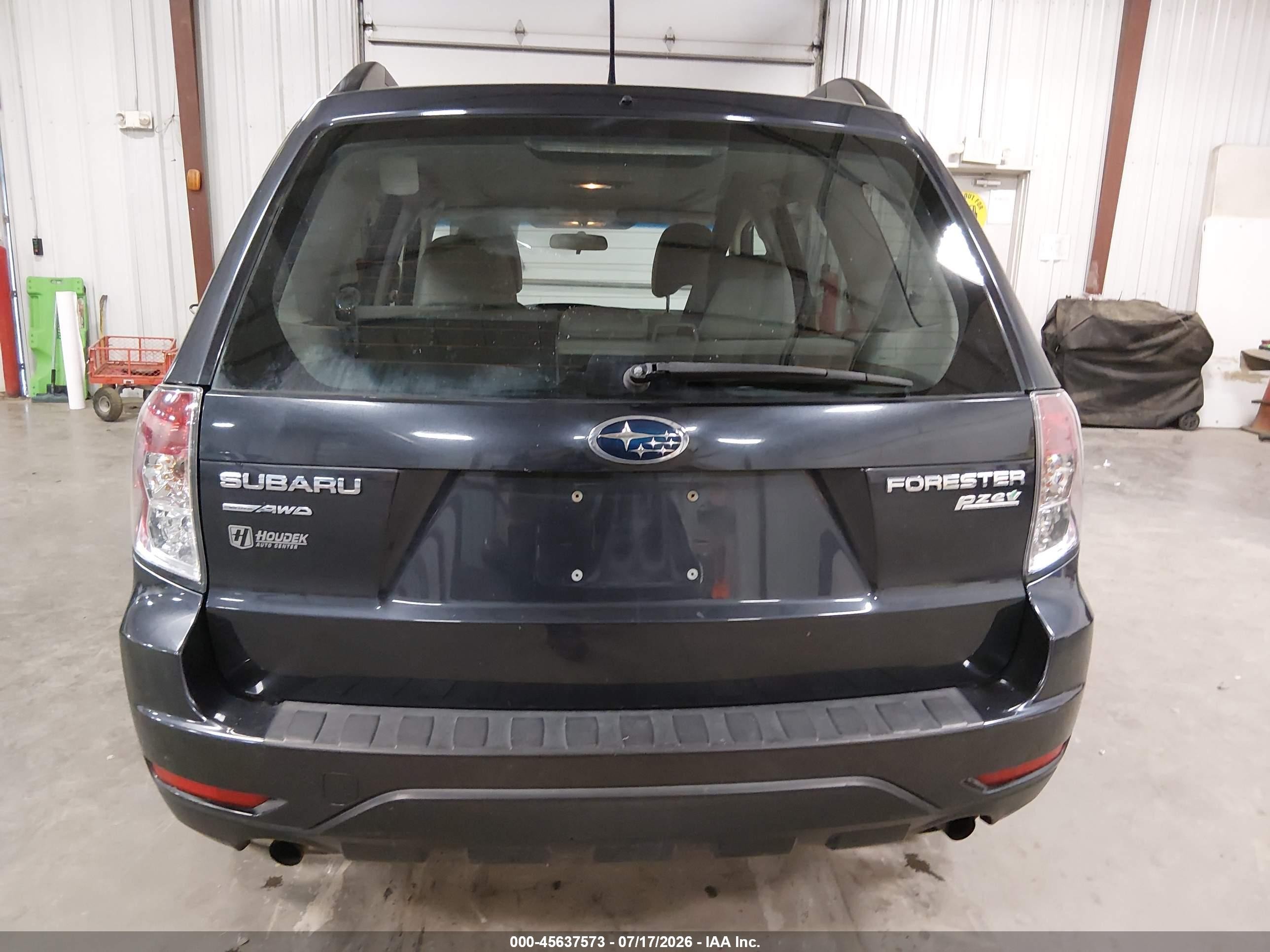 2013 Subaru Forester 2.5x Premium Gray vin: JF2SHADC2DH410755