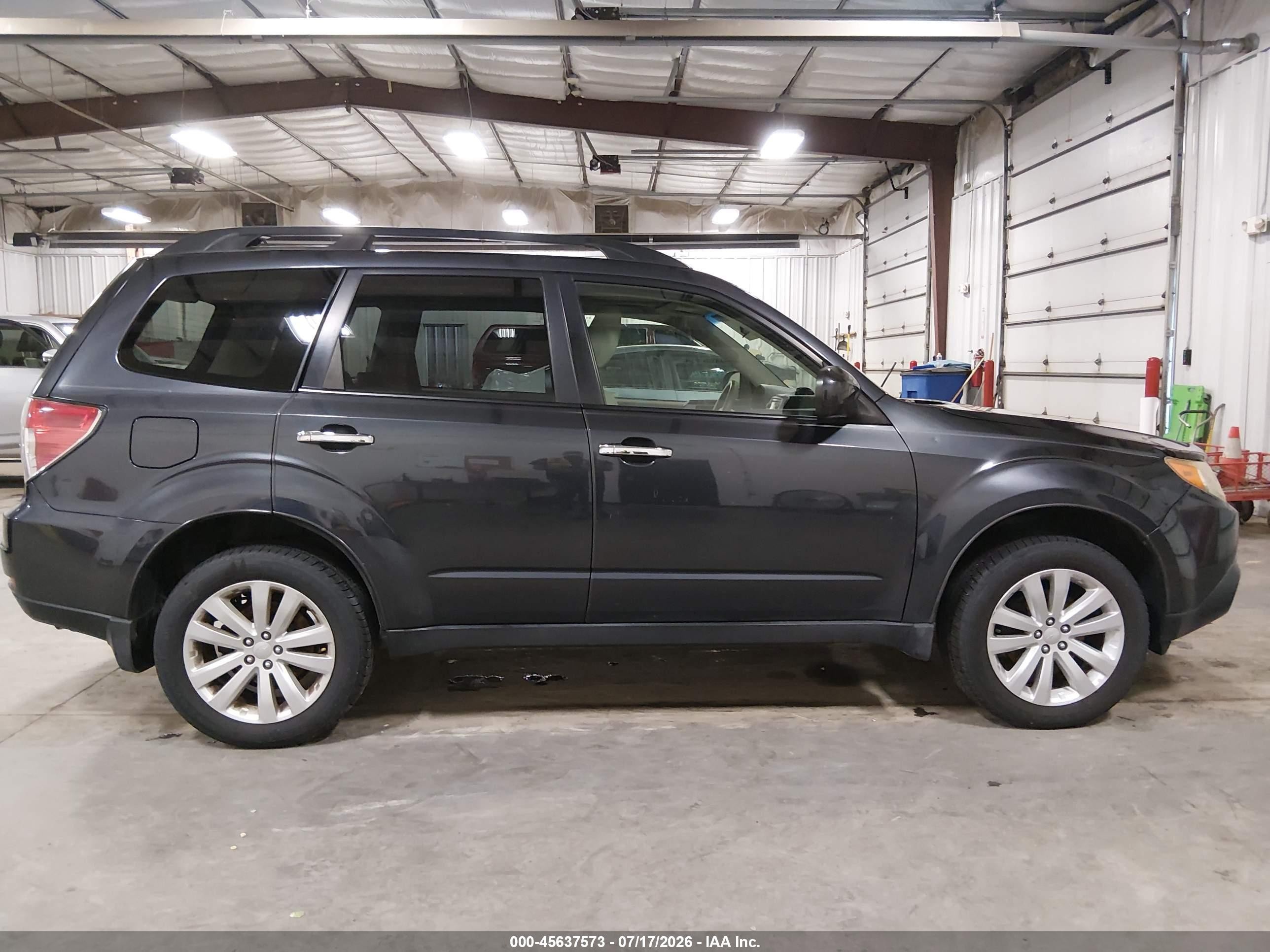 2013 Subaru Forester 2.5x Premium Gray vin: JF2SHADC2DH410755