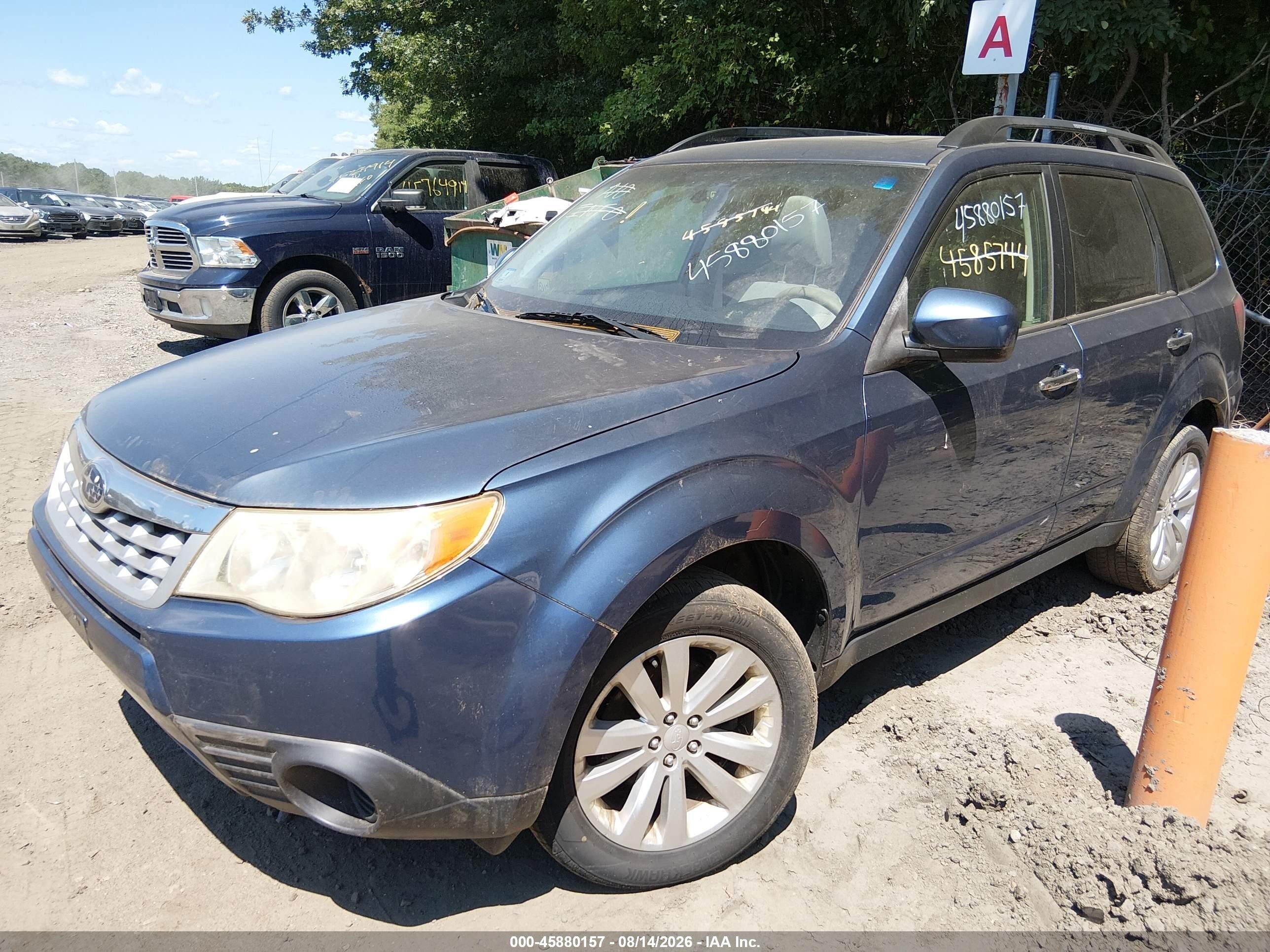 2013 Subaru Forester 2.5x Premium Blue vin: JF2SHADC2DH418208