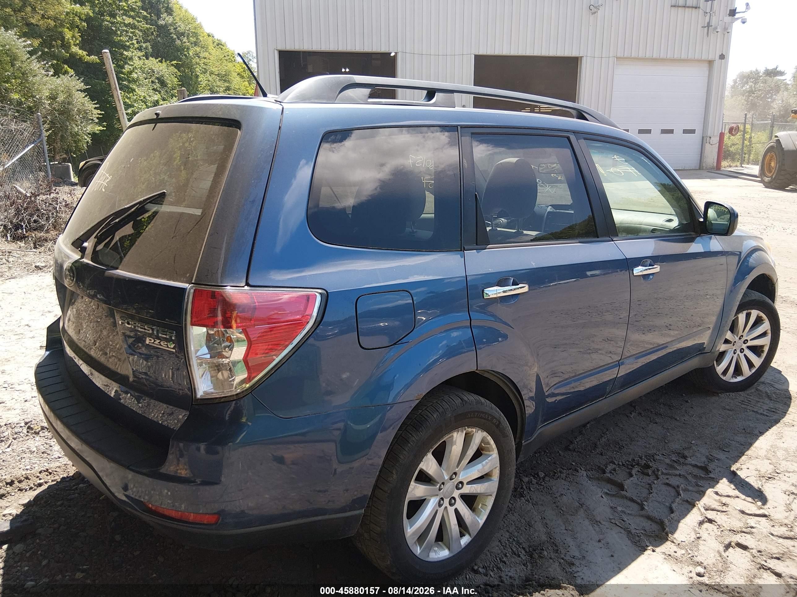 2013 Subaru Forester 2.5x Premium Blue vin: JF2SHADC2DH418208