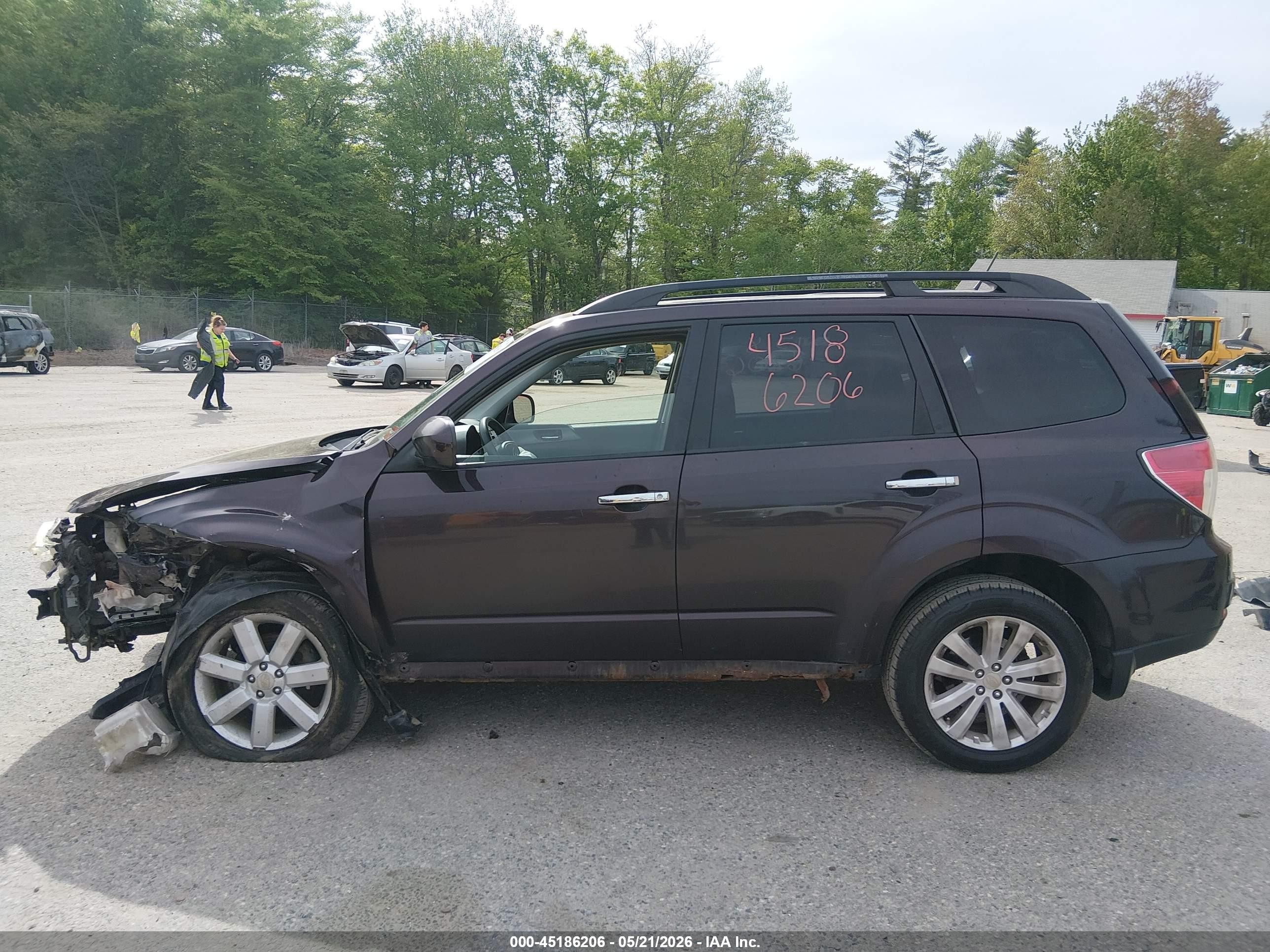 2013 Subaru Forester 2.5x Premium Black vin: JF2SHADC2DH421299