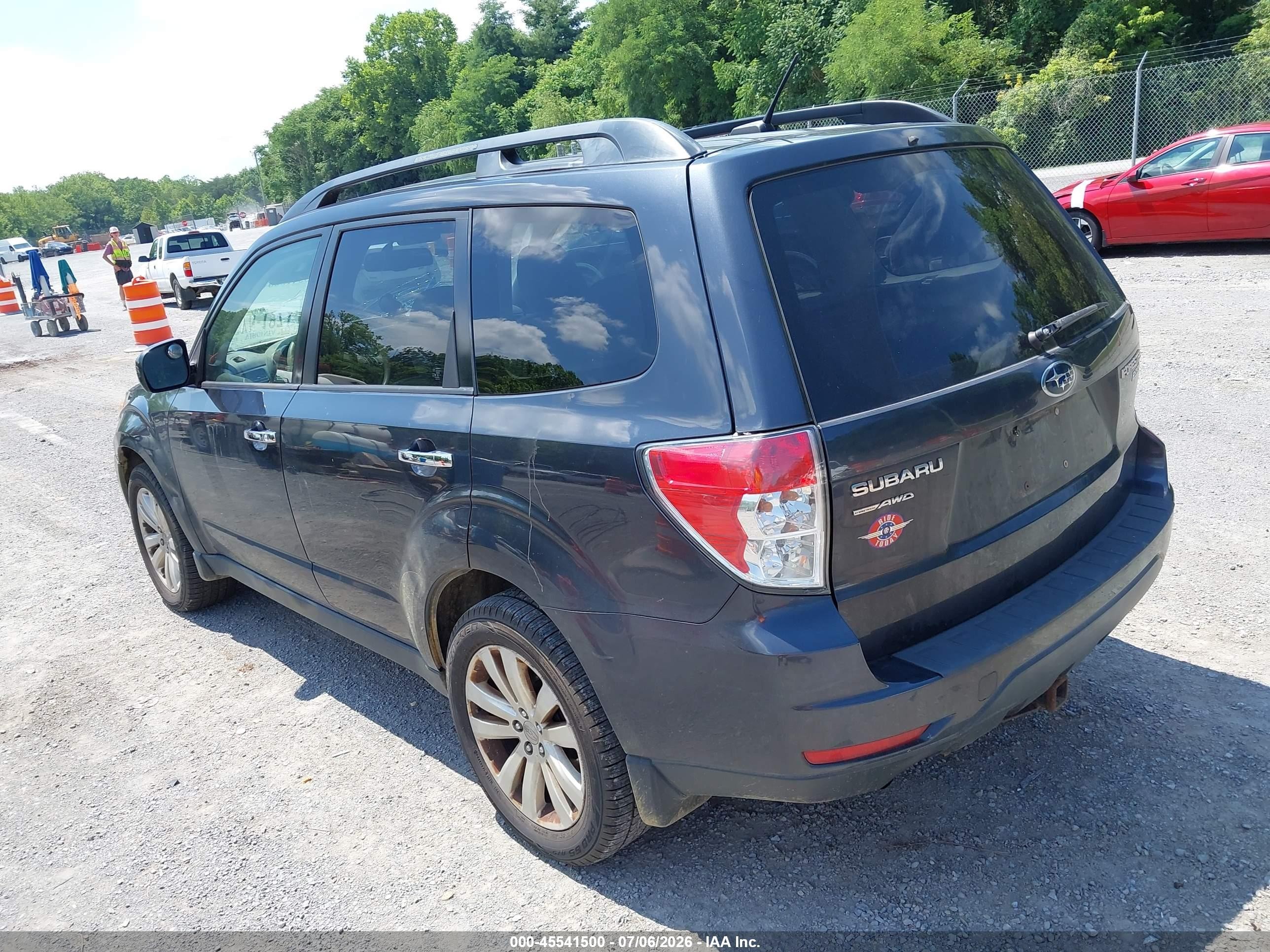 2013 Subaru Forester 2.5x Premium Black vin: JF2SHADC2DH439818