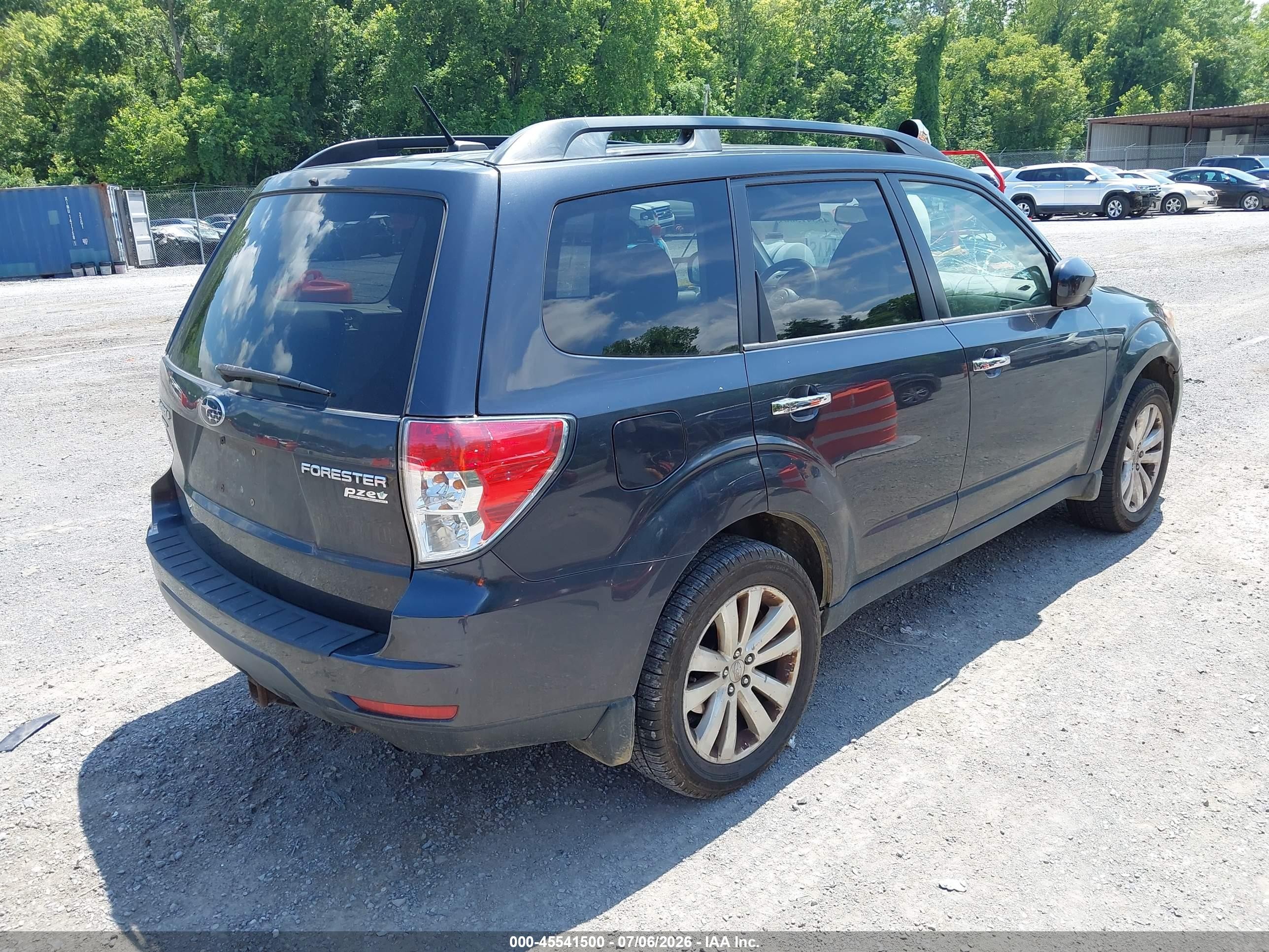 2013 Subaru Forester 2.5x Premium Black vin: JF2SHADC2DH439818