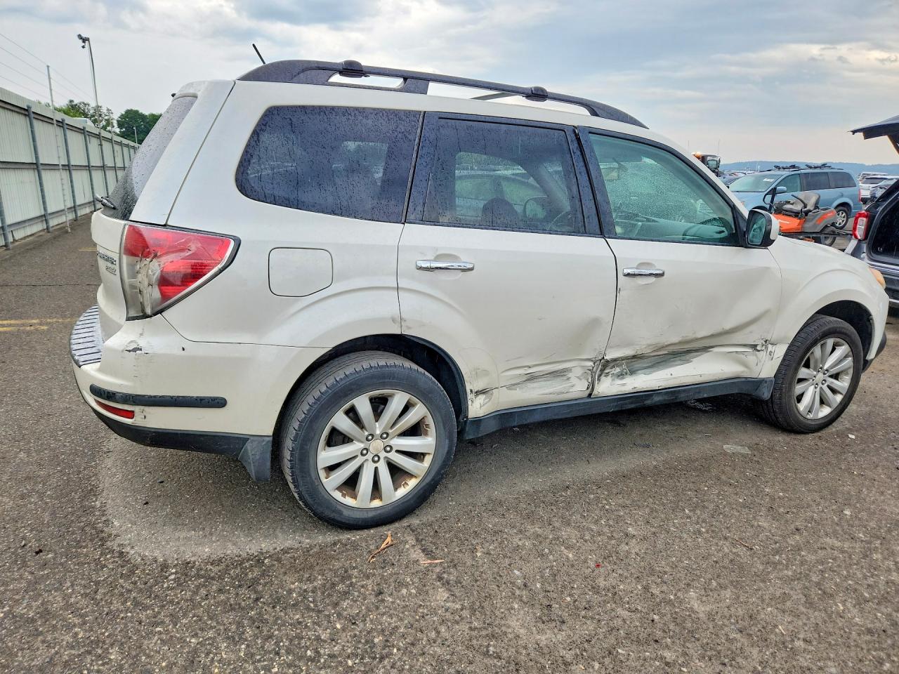2011 Subaru Forester 2.5x Premium White vin: JF2SHADC3BH737078