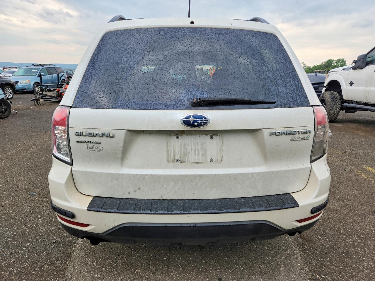 2011 Subaru Forester 2.5x Premium White vin: JF2SHADC3BH737078