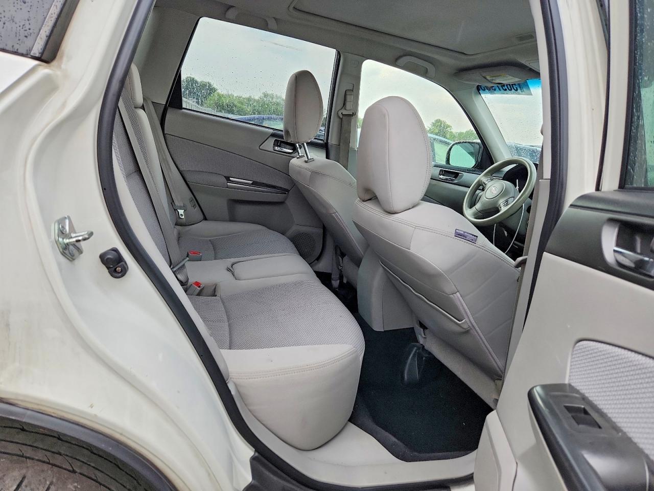 2011 Subaru Forester 2.5x Premium White vin: JF2SHADC3BH737078