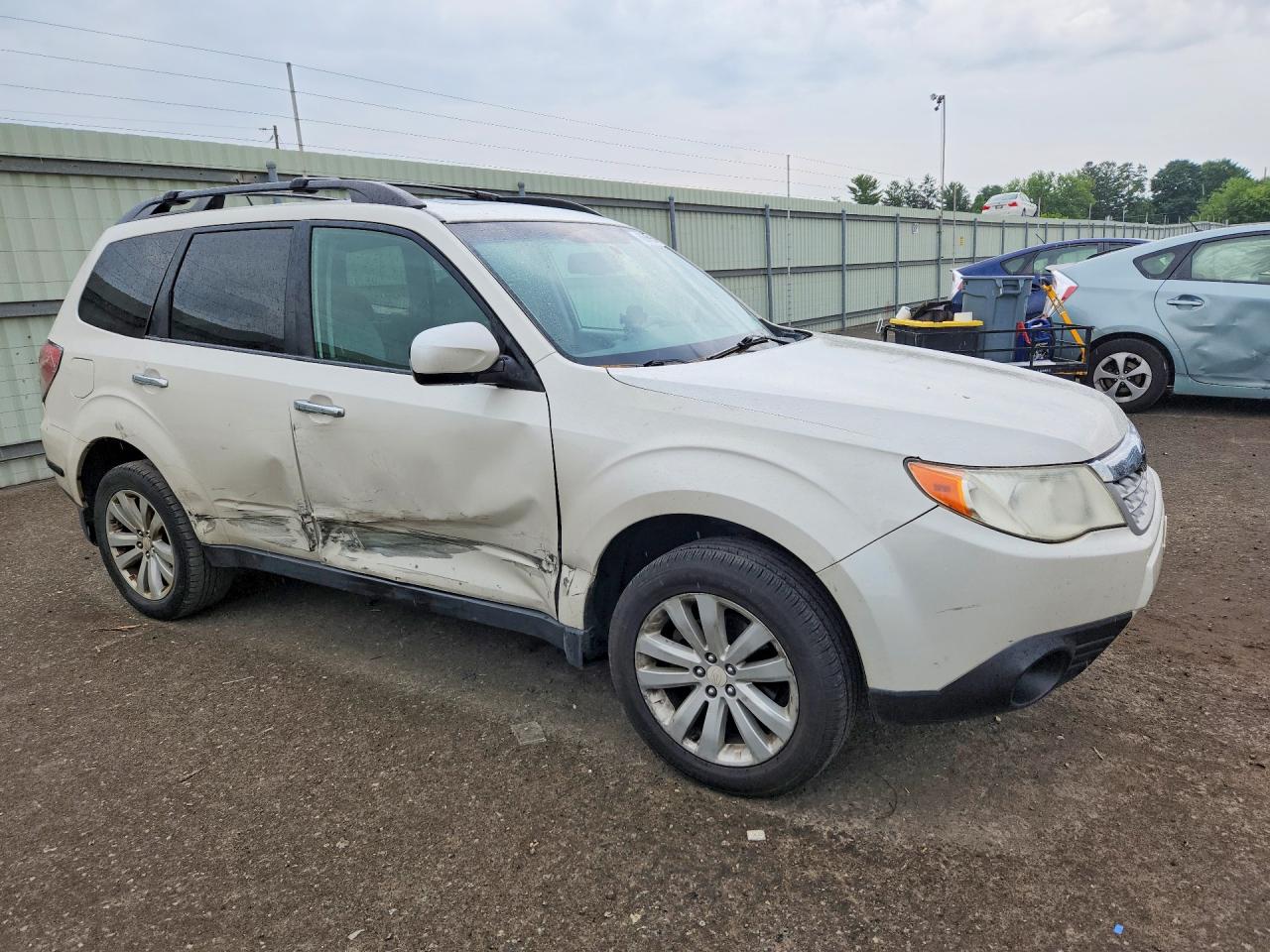 2011 Subaru Forester 2.5x Premium White vin: JF2SHADC3BH737078