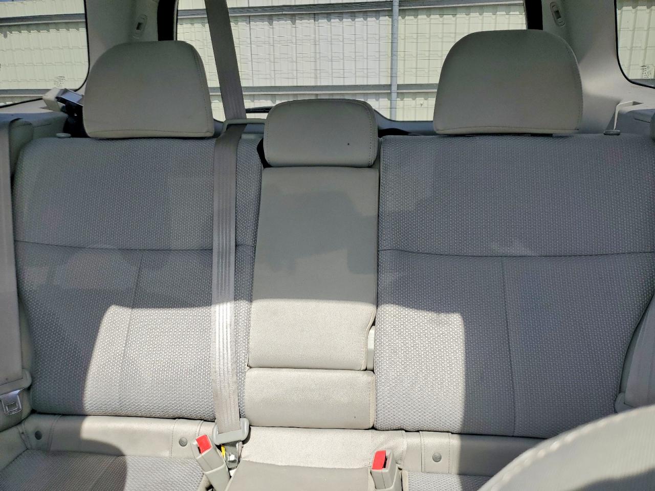 2011 Subaru Forester 2.5x Premium White vin: JF2SHADC3BH777807