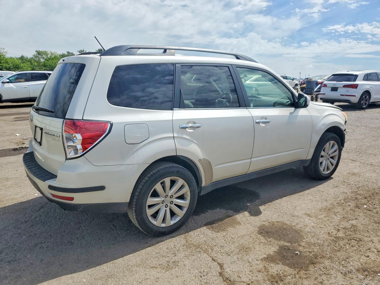 2011 Subaru Forester 2.5x Premium White vin: JF2SHADC3BH777807
