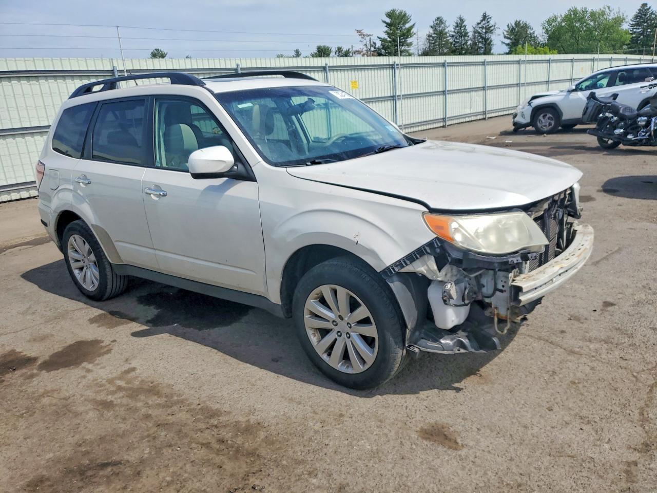 2011 Subaru Forester 2.5x Premium White vin: JF2SHADC3BH777807