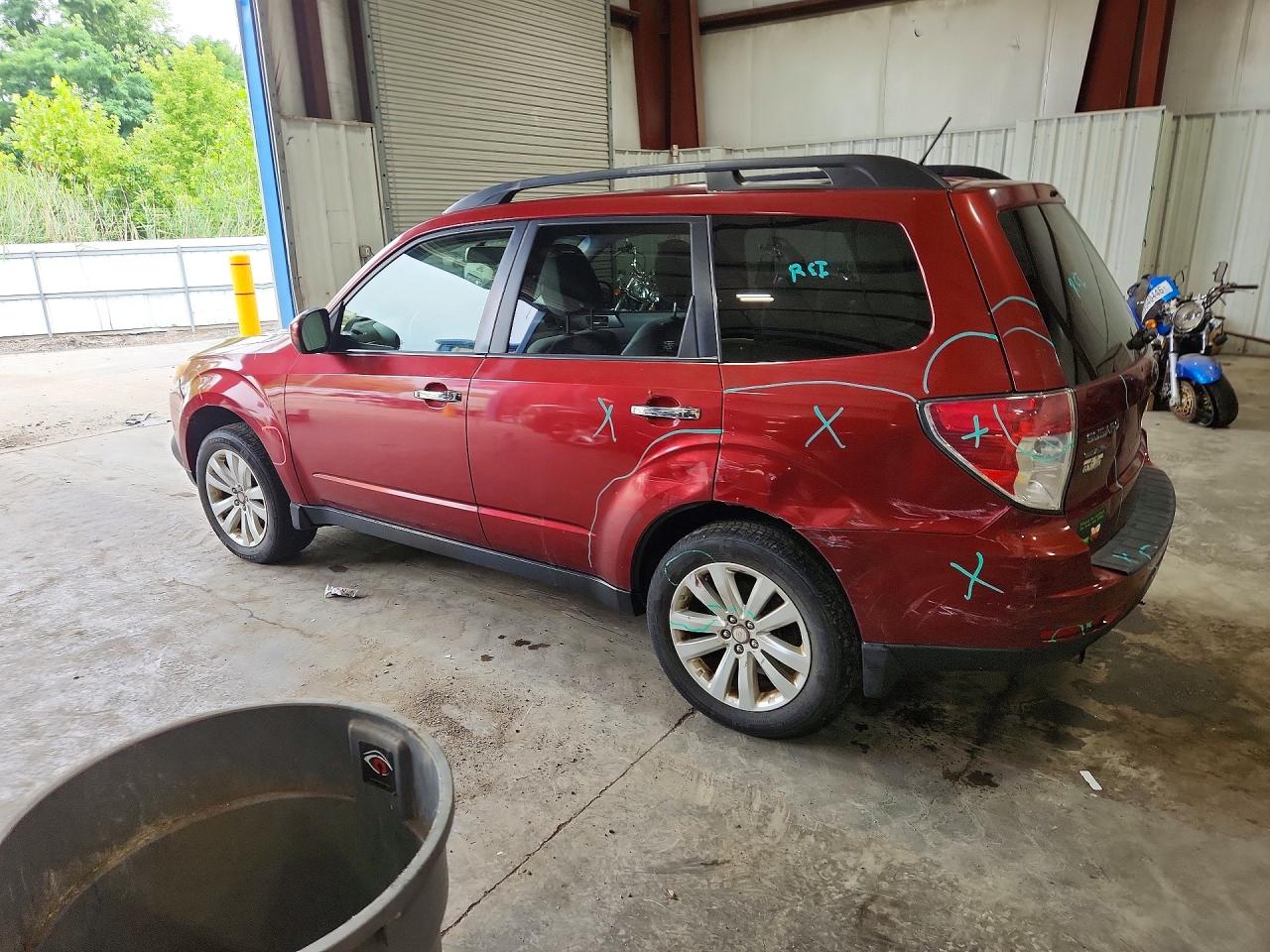 2012 Subaru Forester 2.5x Premium Burgundy vin: JF2SHADC3CH401089