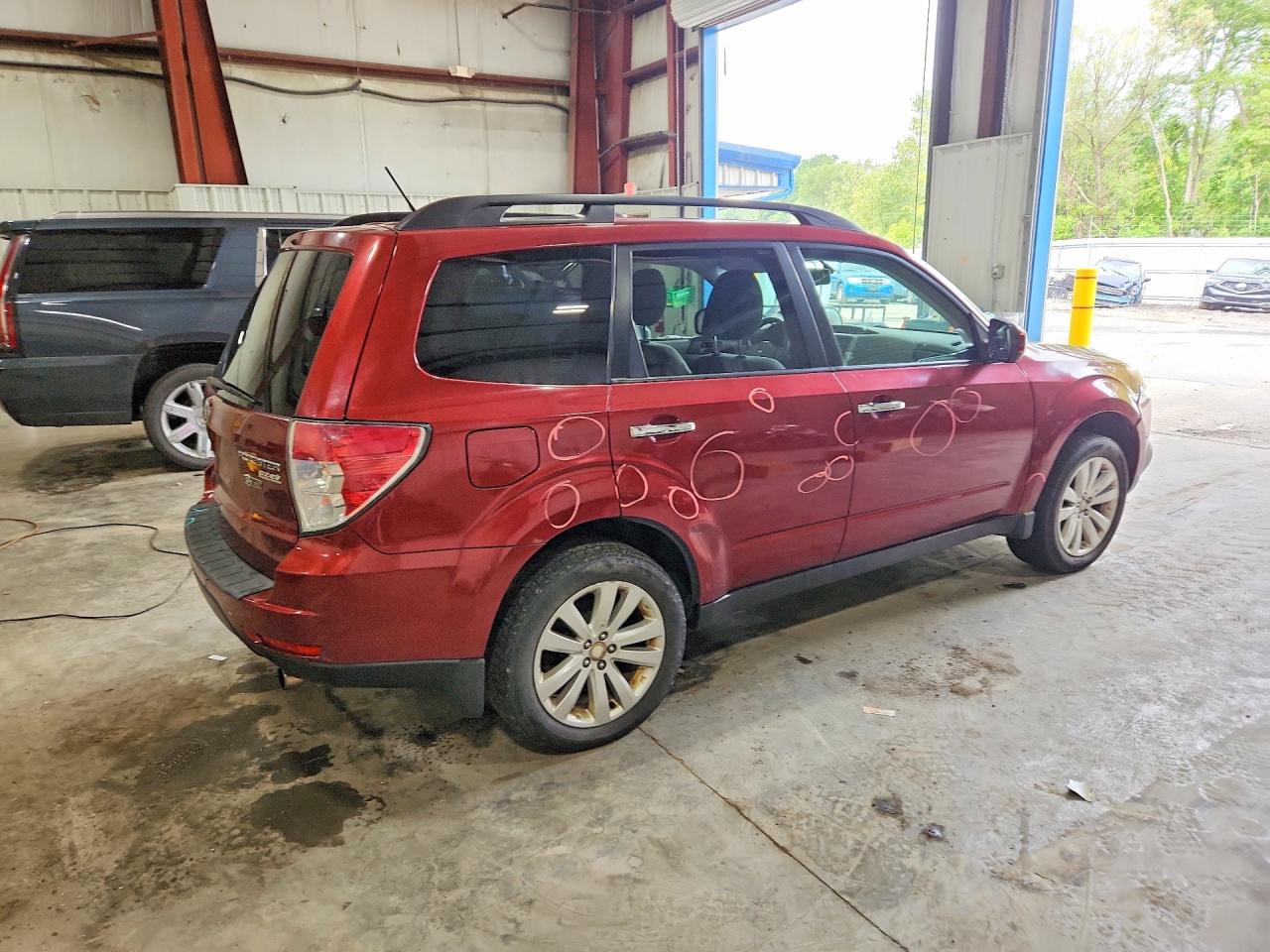 2012 Subaru Forester 2.5x Premium Burgundy vin: JF2SHADC3CH401089