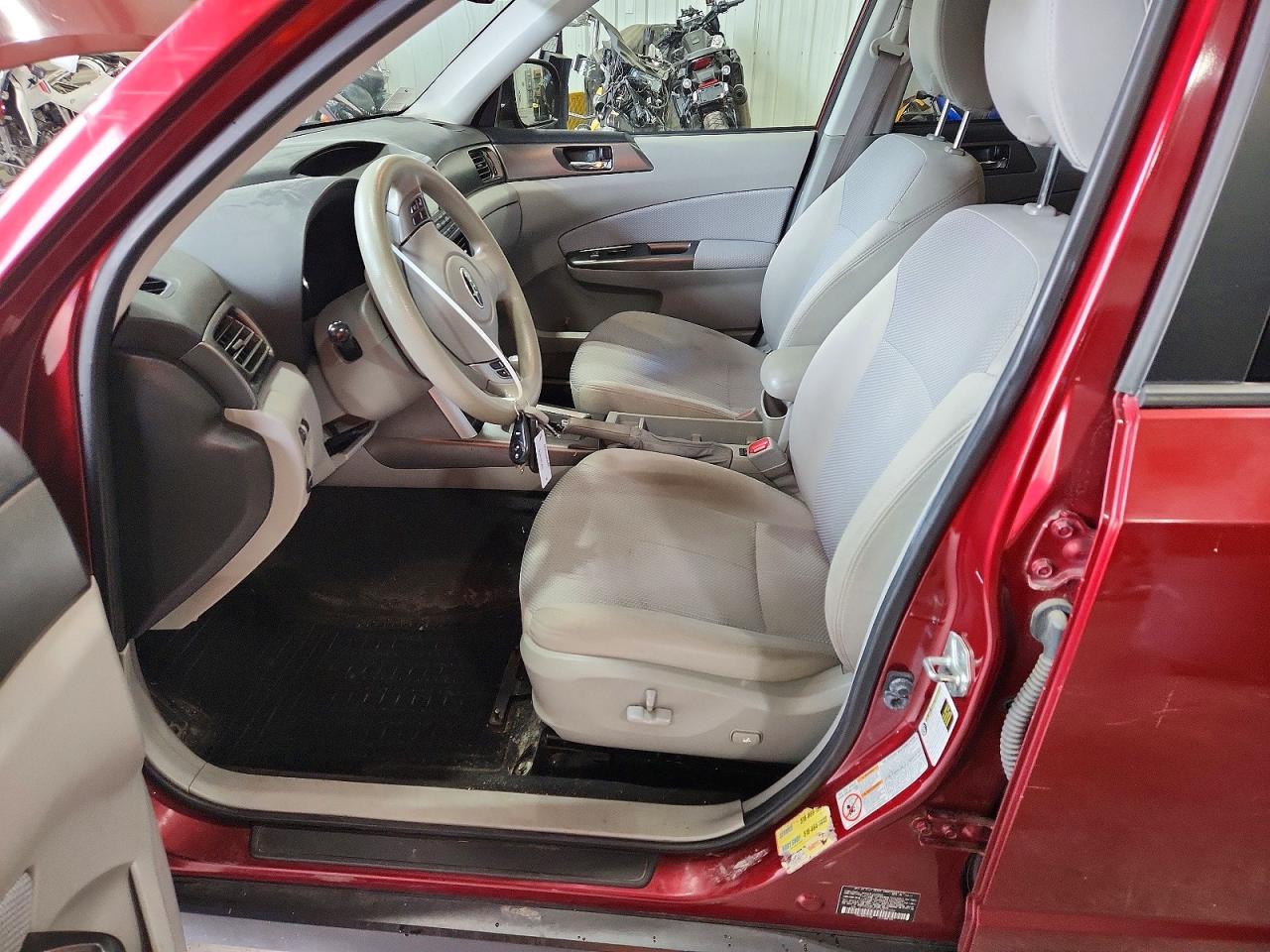 2012 Subaru Forester 2.5x Premium Burgundy vin: JF2SHADC3CH401089