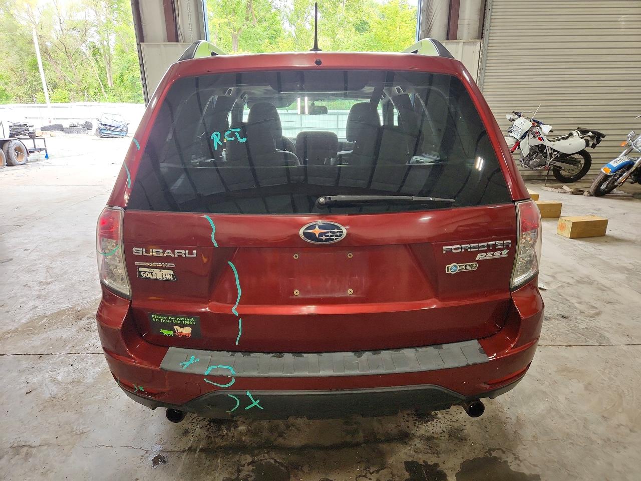 2012 Subaru Forester 2.5x Premium Burgundy vin: JF2SHADC3CH401089