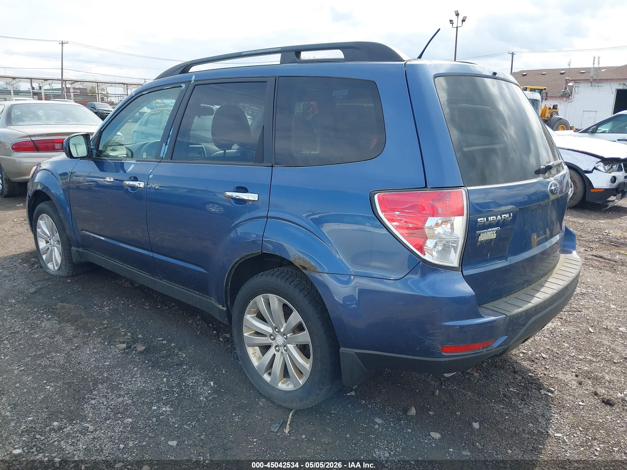 2012 Subaru Forester 2.5x Premium Blue vin: JF2SHADC3CH441592