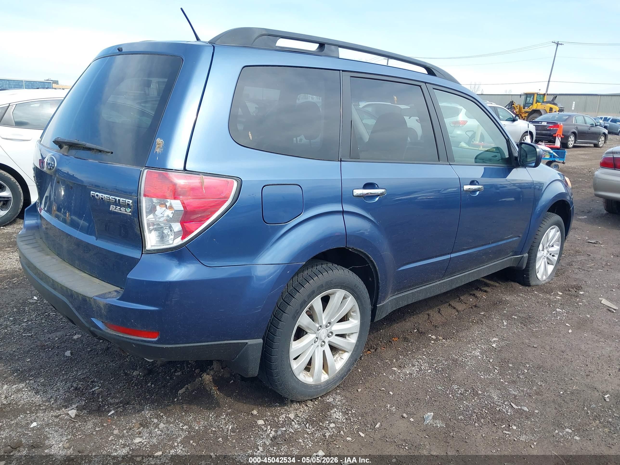 2012 Subaru Forester 2.5x Premium Blue vin: JF2SHADC3CH441592