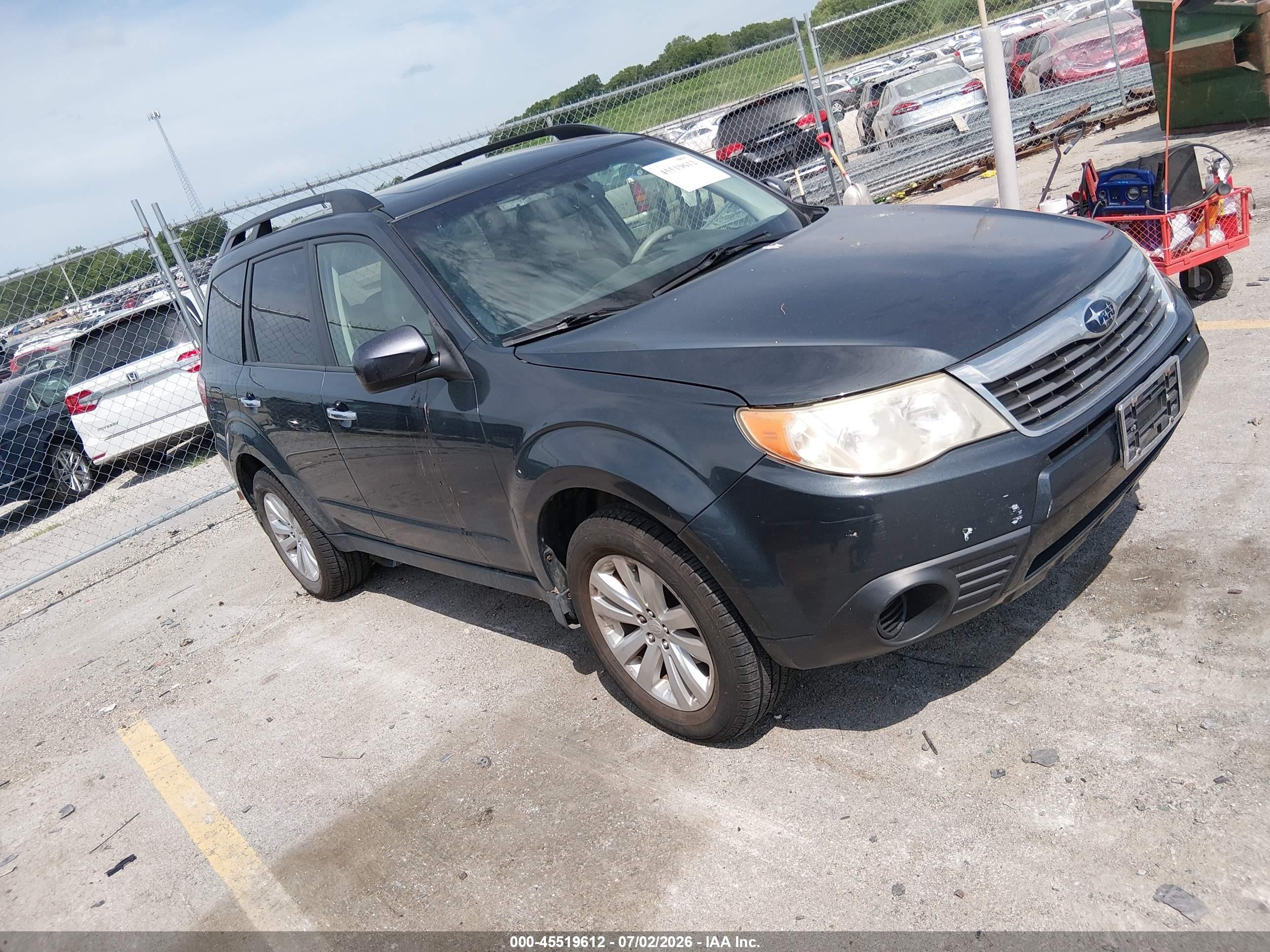 2012 Subaru Forester 2.5x Premium Beige vin: JF2SHADC3CH443066