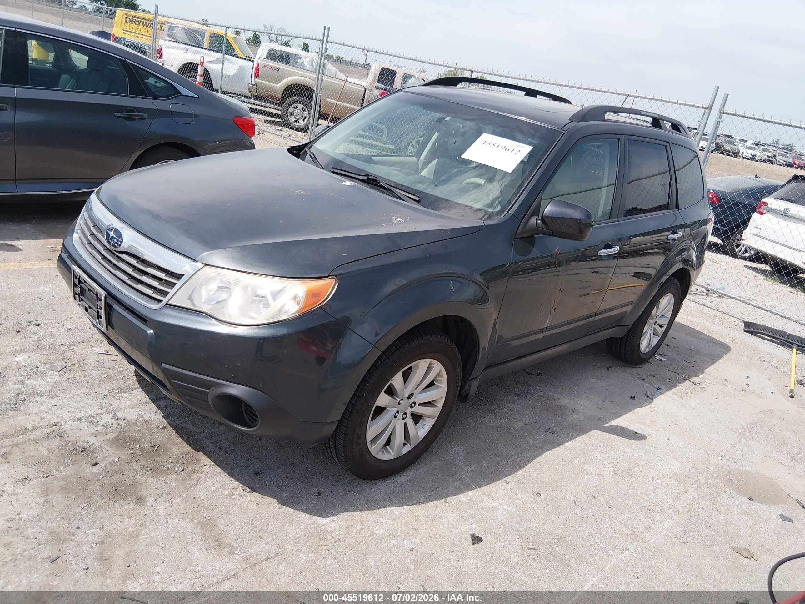 2012 Subaru Forester 2.5x Premium Beige vin: JF2SHADC3CH443066