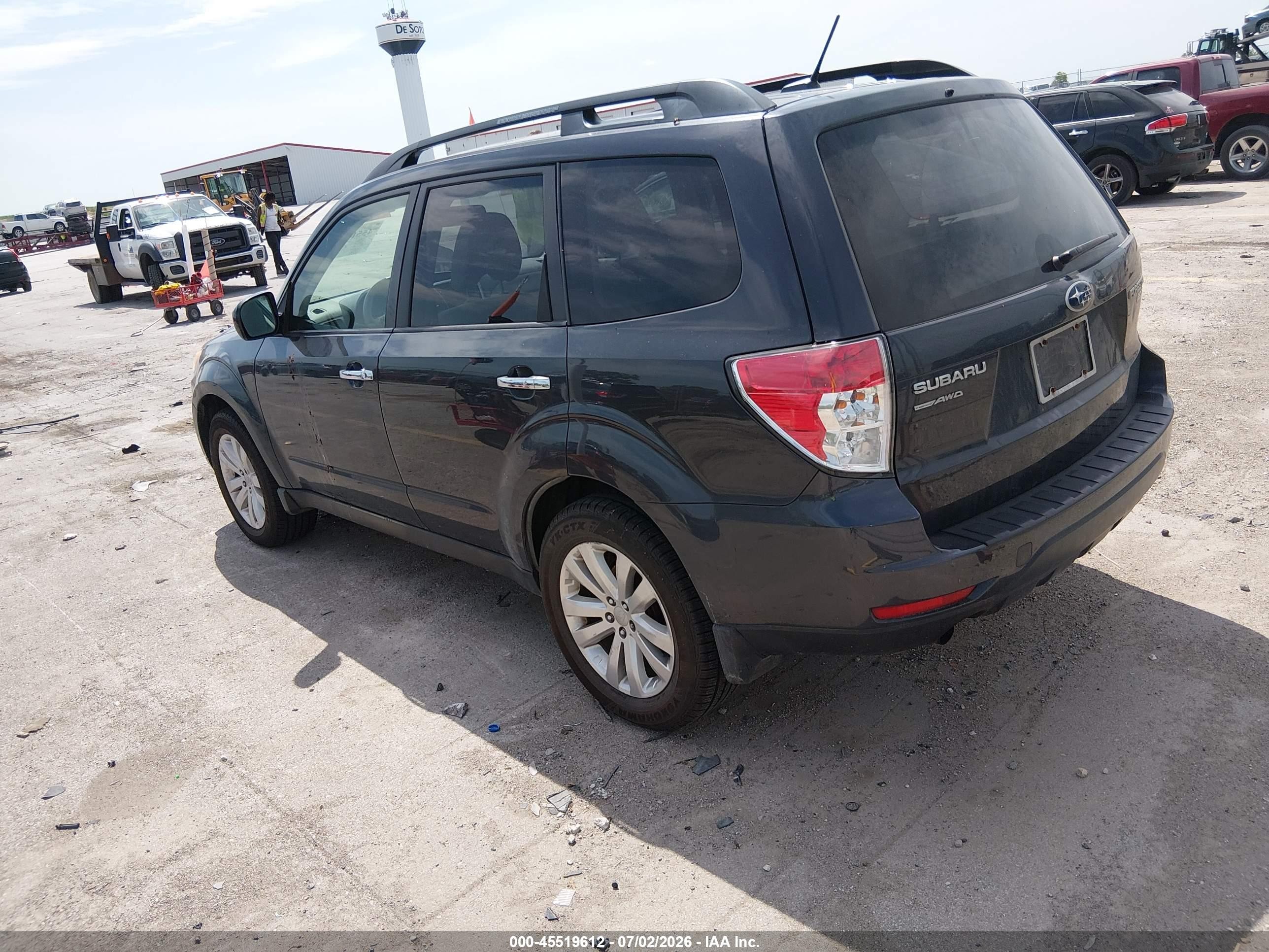 2012 Subaru Forester 2.5x Premium Beige vin: JF2SHADC3CH443066