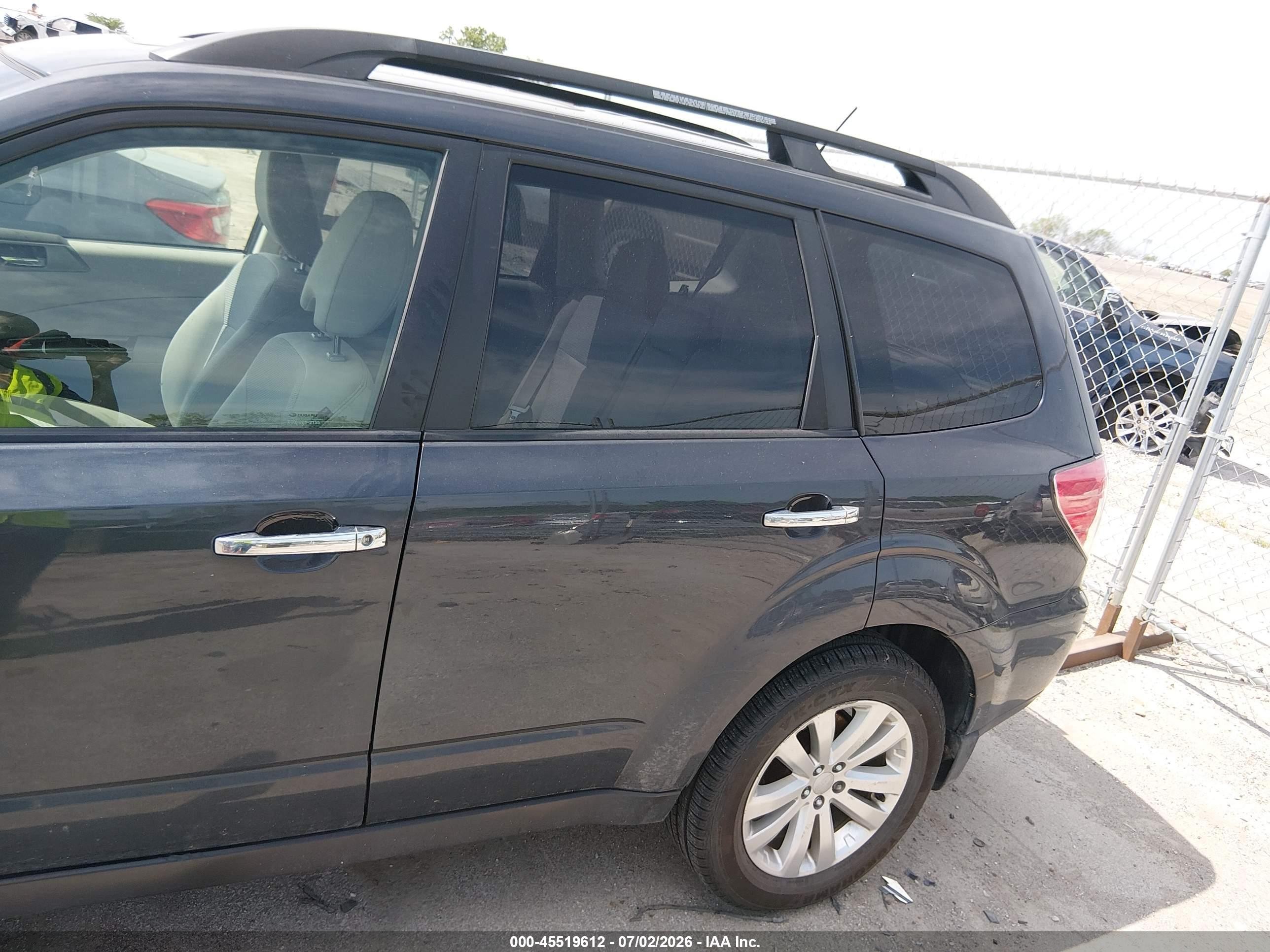 2012 Subaru Forester 2.5x Premium Beige vin: JF2SHADC3CH443066