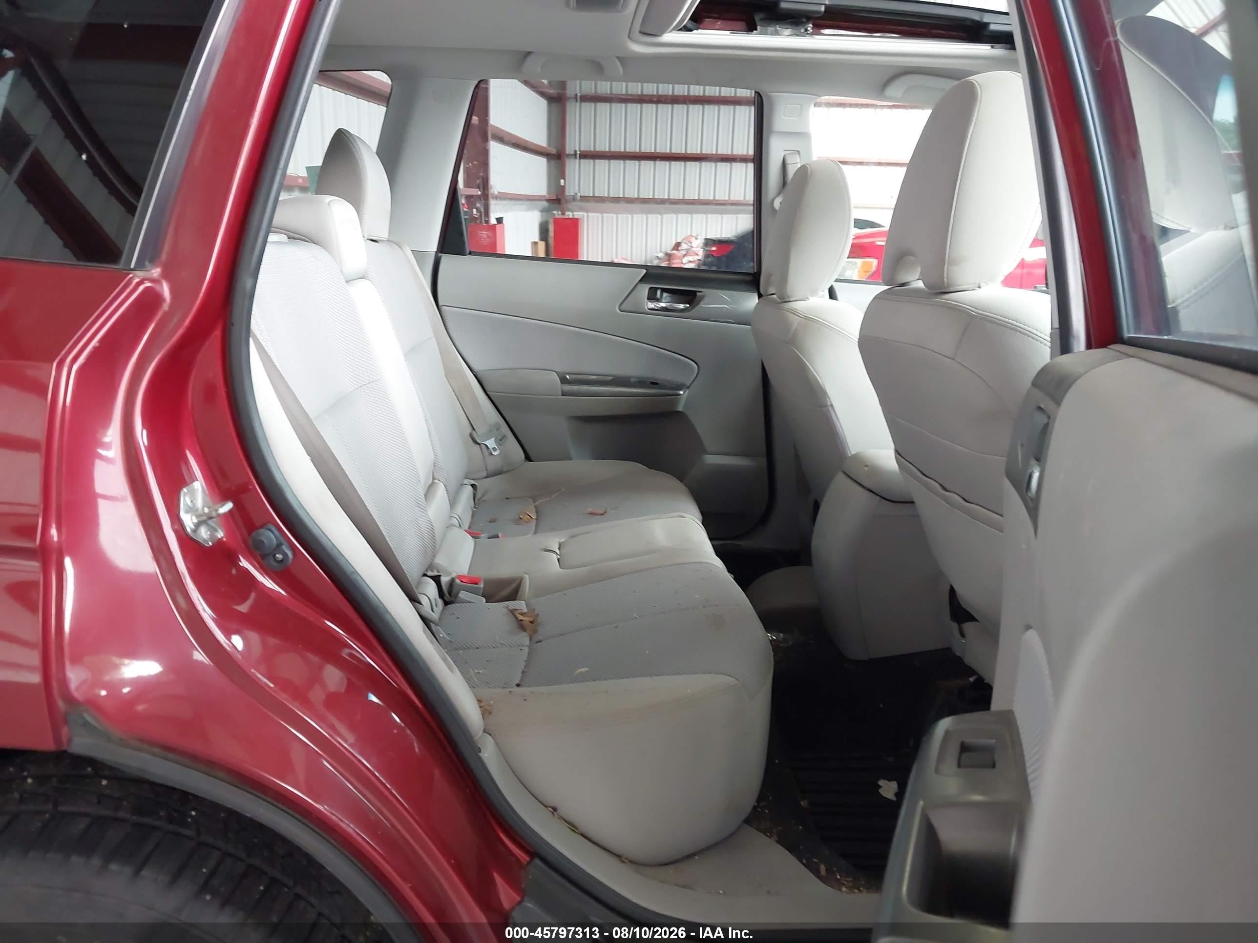 2012 Subaru Forester 2.5x Premium Красный vin: JF2SHADC3CH454021