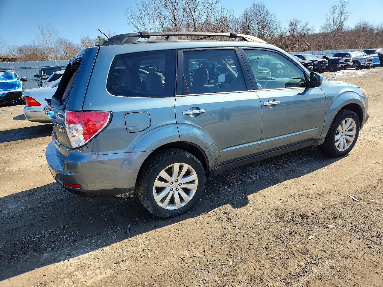 2012 Subaru Forester 2.5x Premium Green vin: JF2SHADC3CH458313