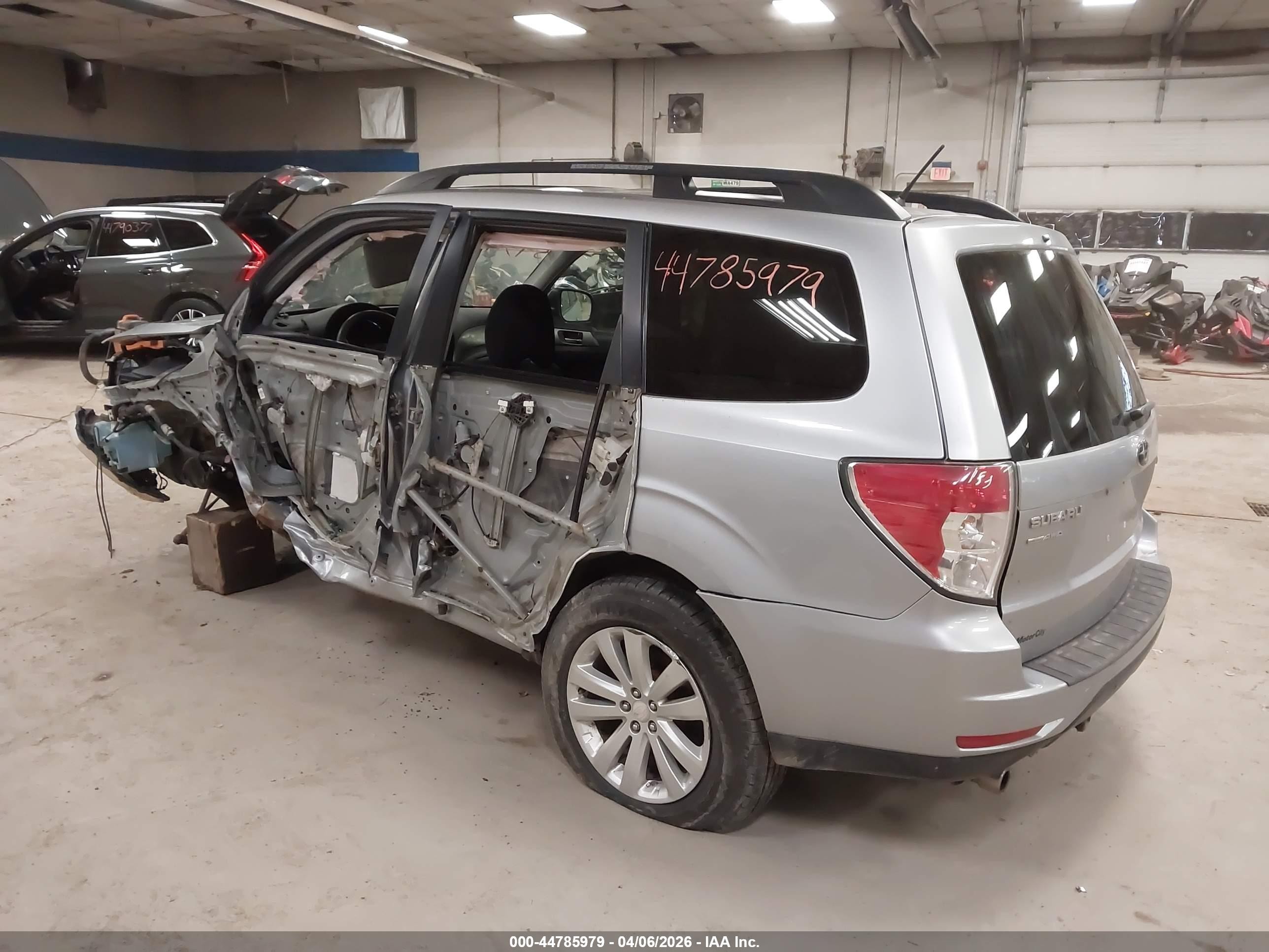 2012 Subaru Forester 2.5x Premium Silver vin: JF2SHADC3CH466170