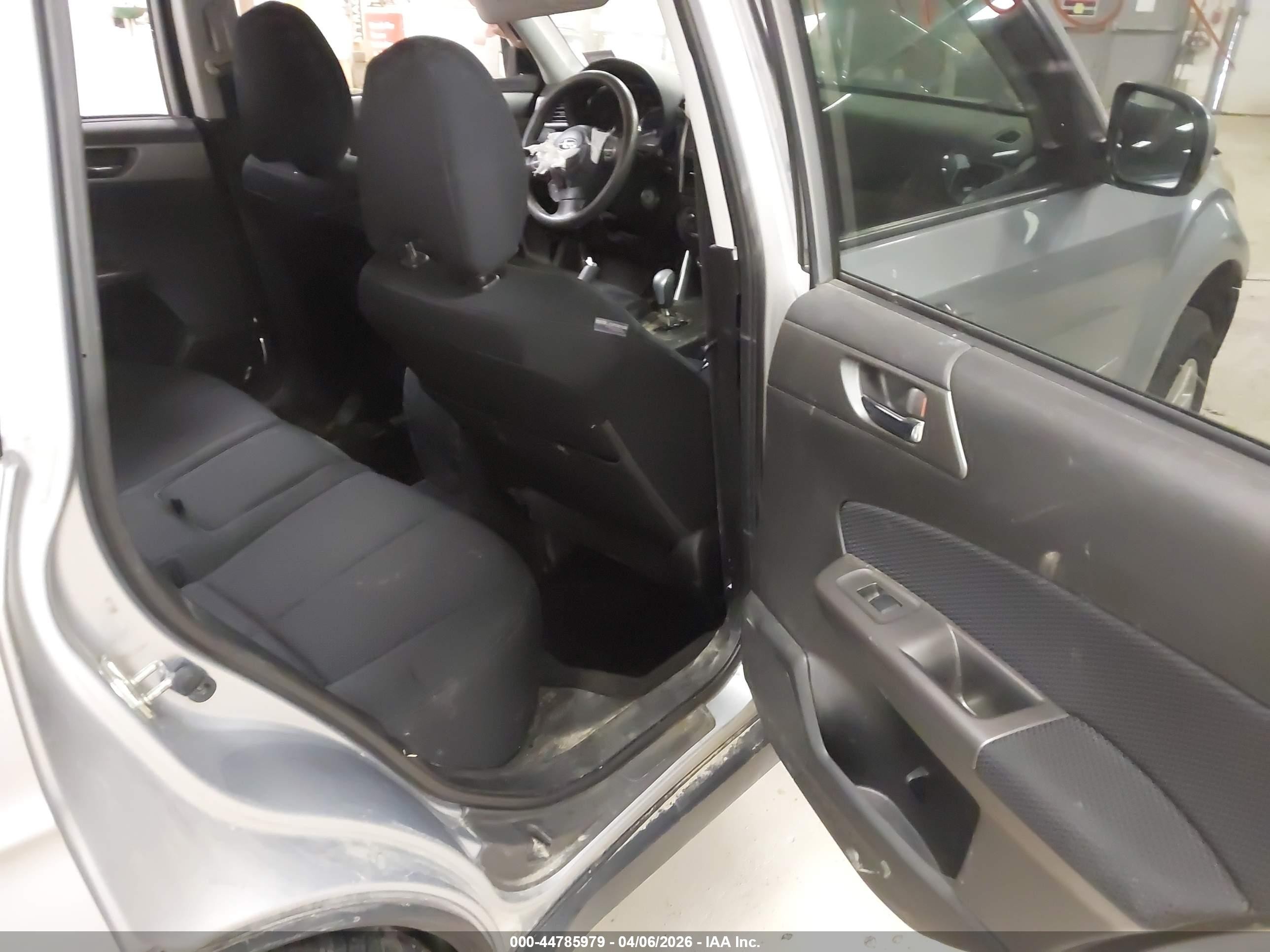 2012 Subaru Forester 2.5x Premium Silver vin: JF2SHADC3CH466170