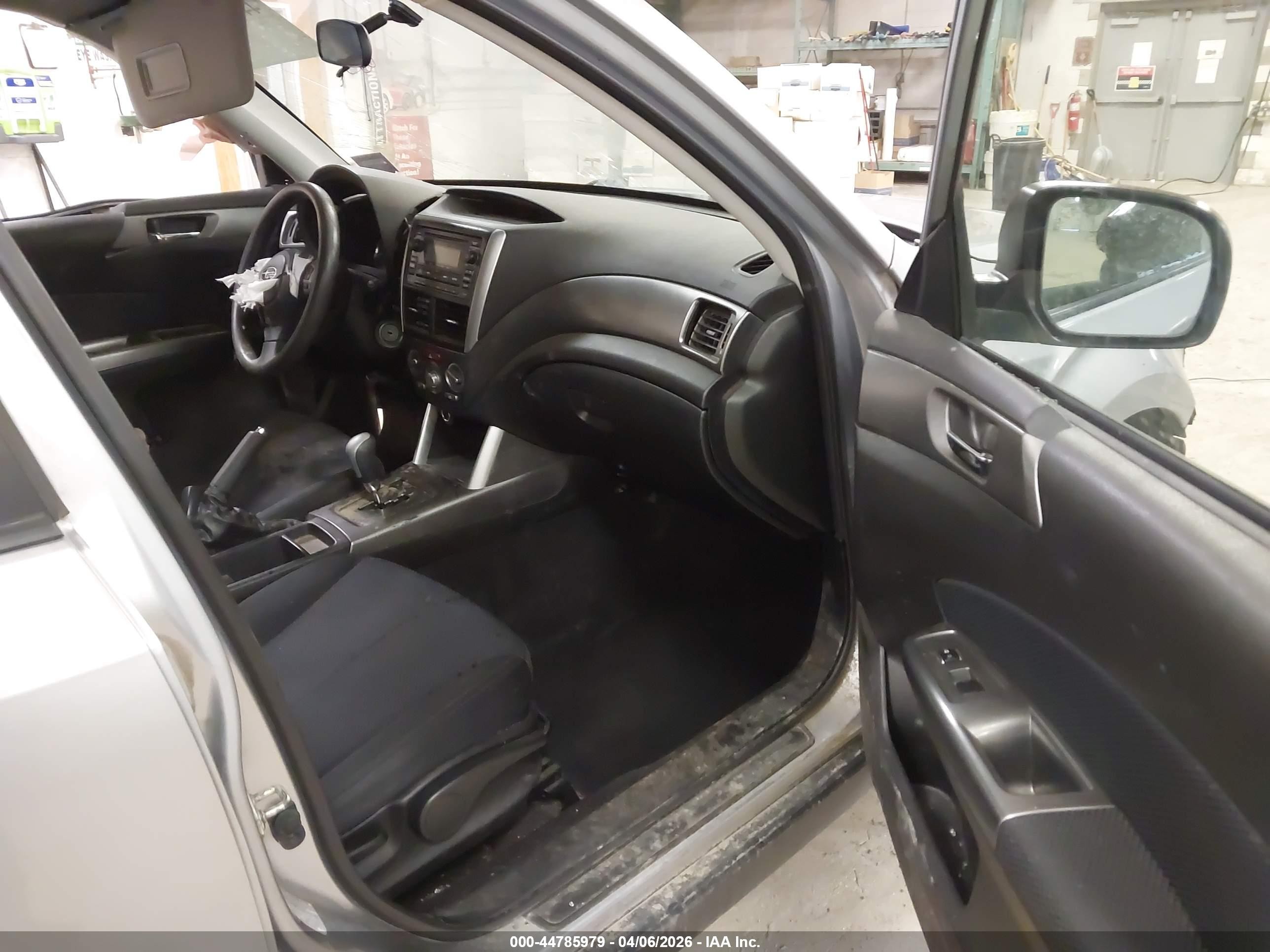 2012 Subaru Forester 2.5x Premium Silver vin: JF2SHADC3CH466170