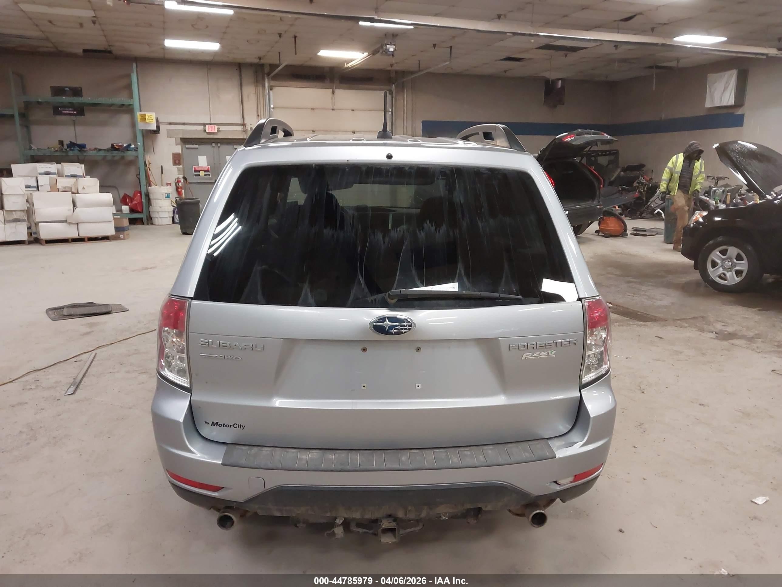 2012 Subaru Forester 2.5x Premium Silver vin: JF2SHADC3CH466170