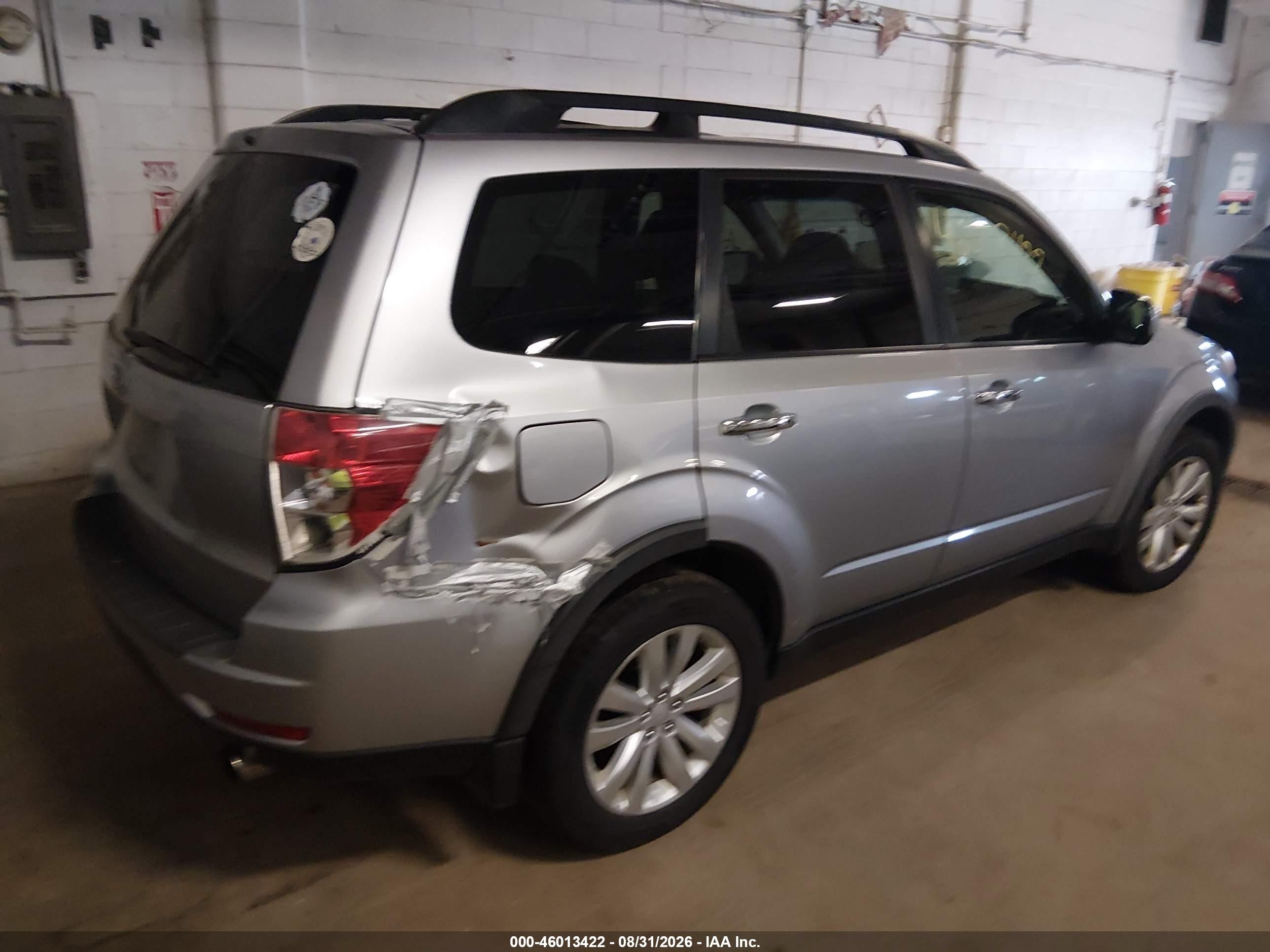 2013 Subaru Forester 2.5x Premium Silver vin: JF2SHADC3DG409667
