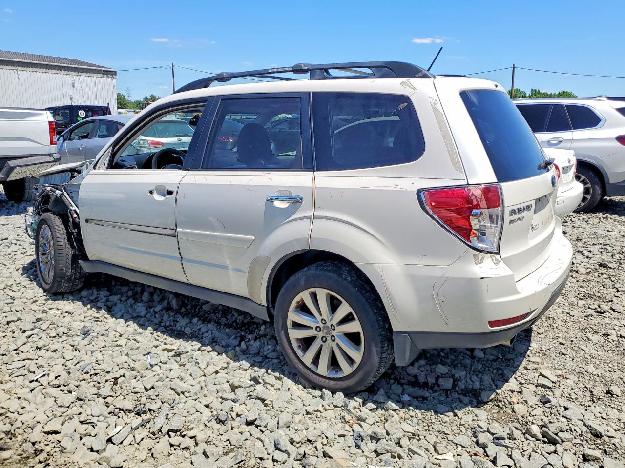 2013 Subaru Forester 2.5x Premium White vin: JF2SHADC3DH427452