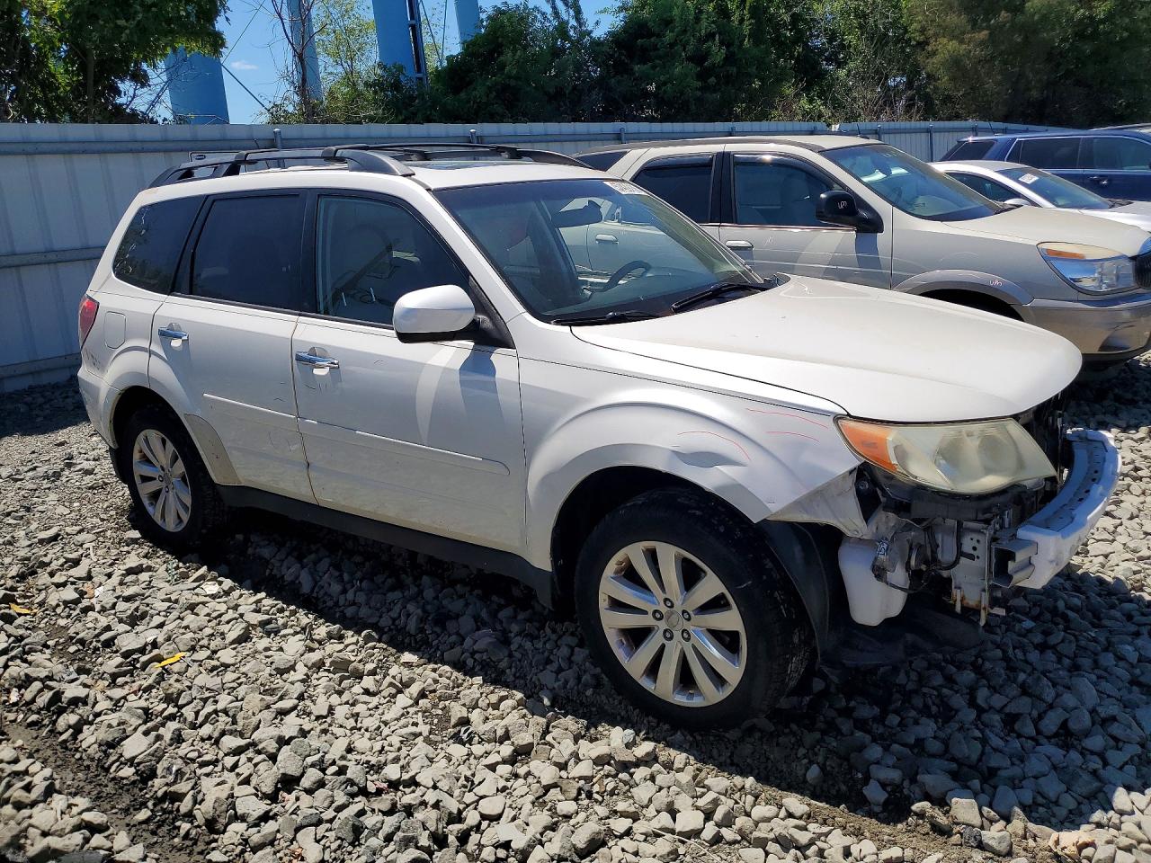 2013 Subaru Forester 2.5x Premium White vin: JF2SHADC3DH427452