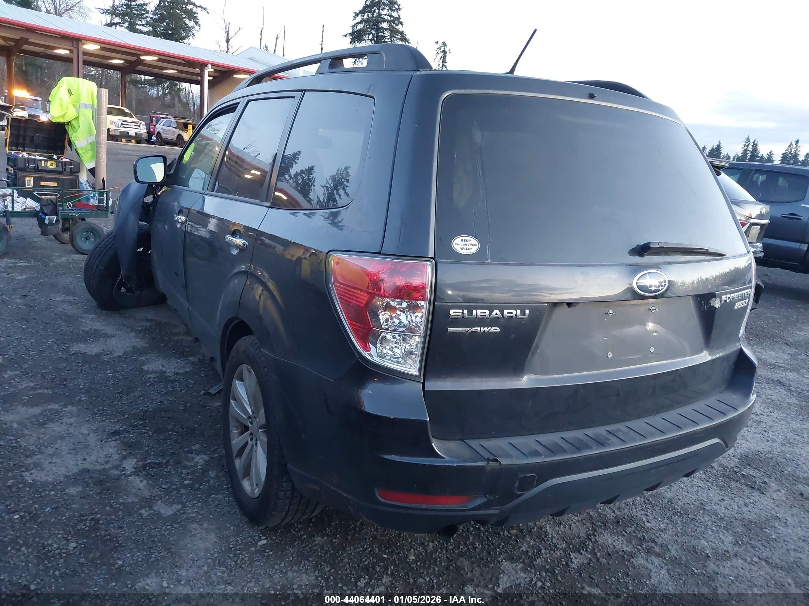 2013 Subaru Forester 2.5x Premium Black vin: JF2SHADC3DH440928