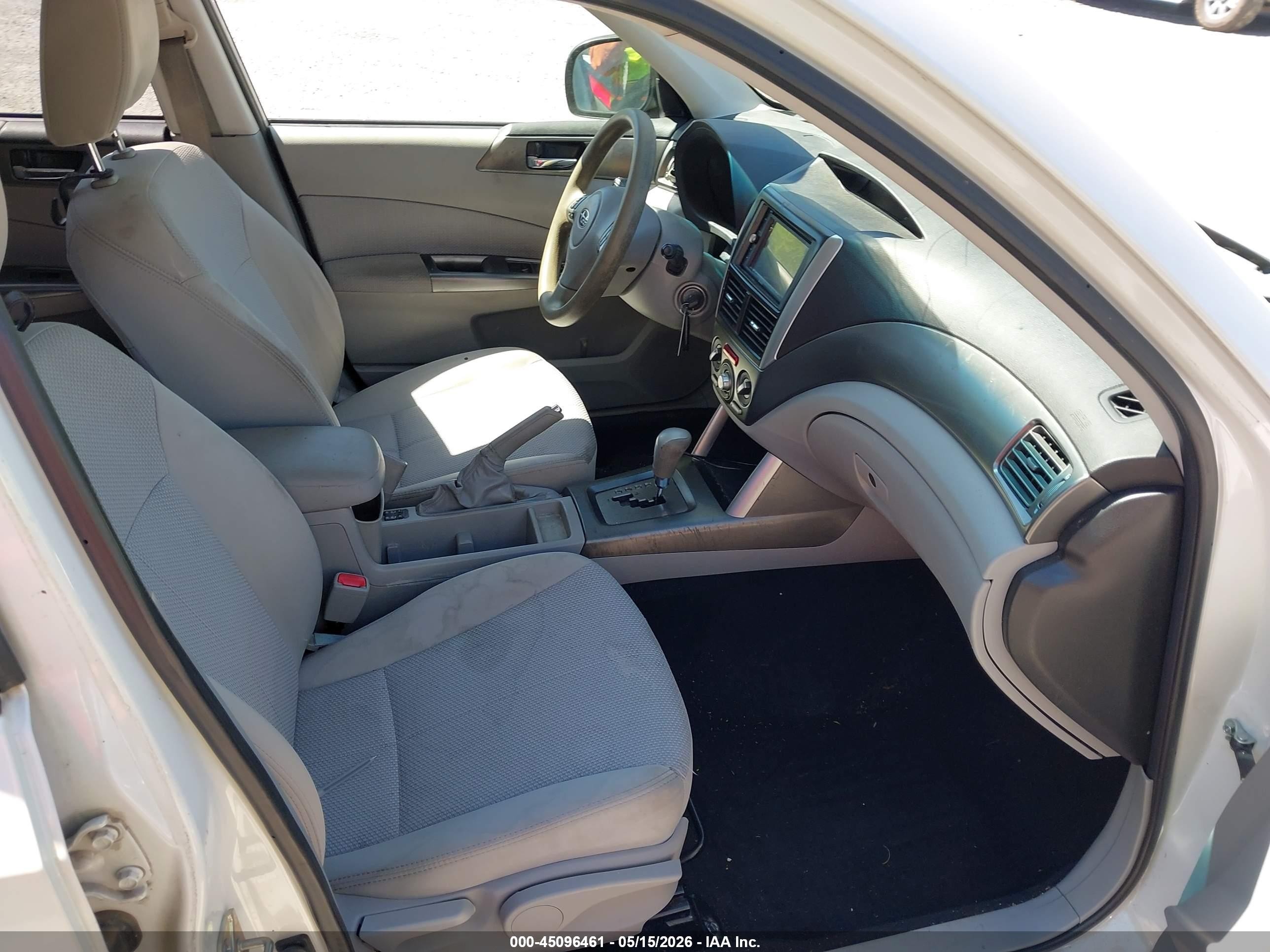 2013 Subaru Forester 2.5x Premium White vin: JF2SHADC3DH445207