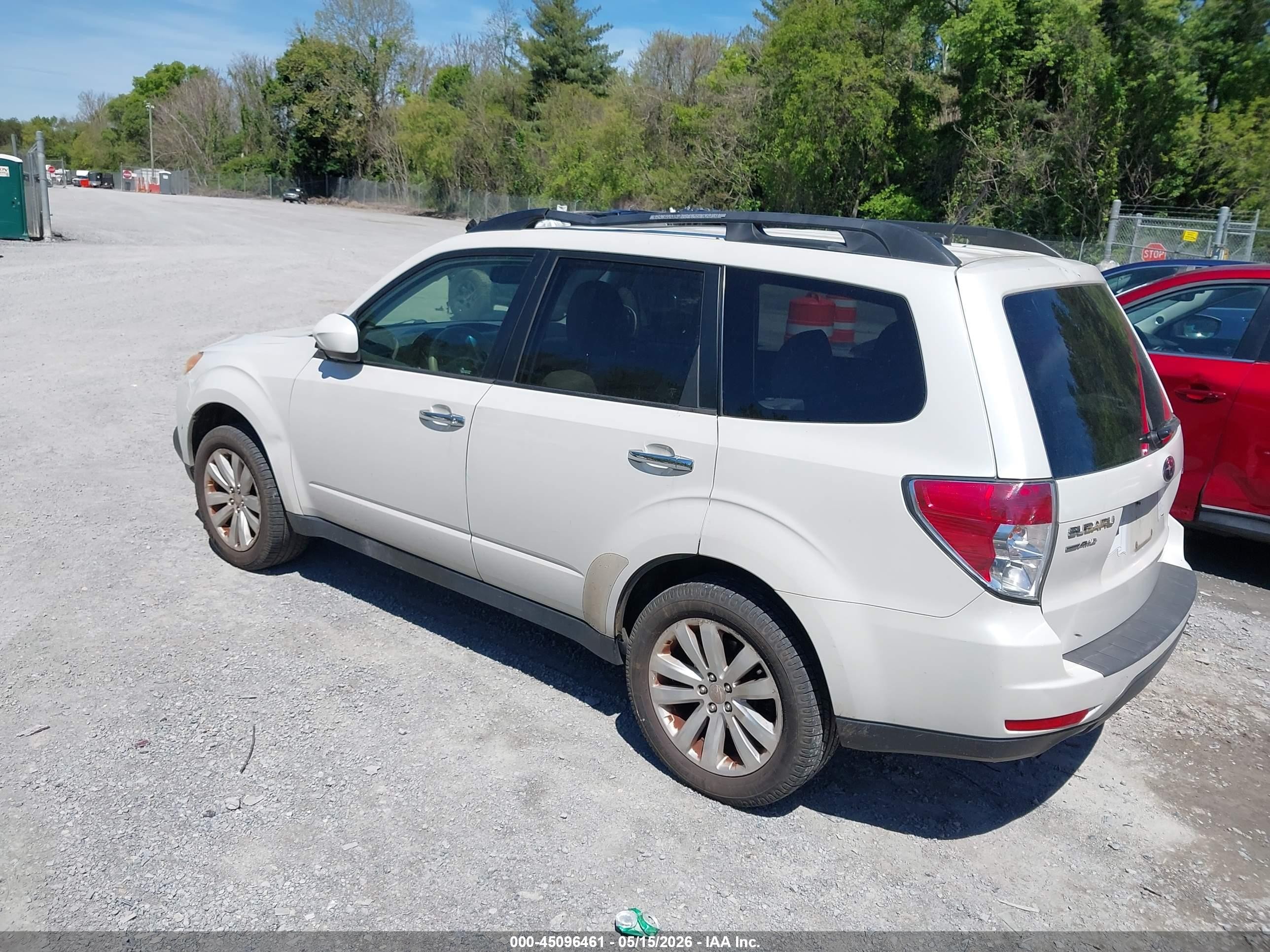 2013 Subaru Forester 2.5x Premium White vin: JF2SHADC3DH445207