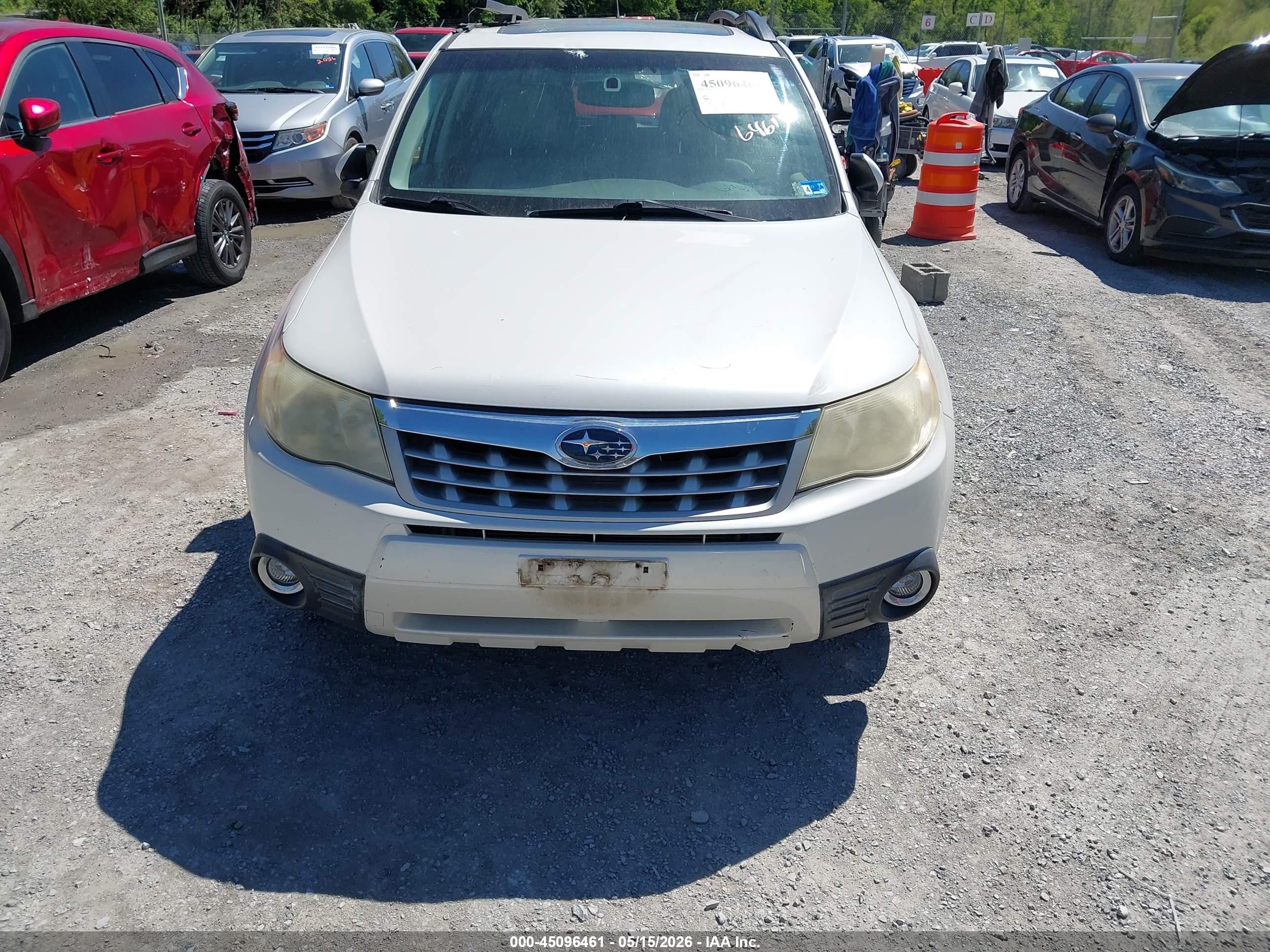 2013 Subaru Forester 2.5x Premium White vin: JF2SHADC3DH445207