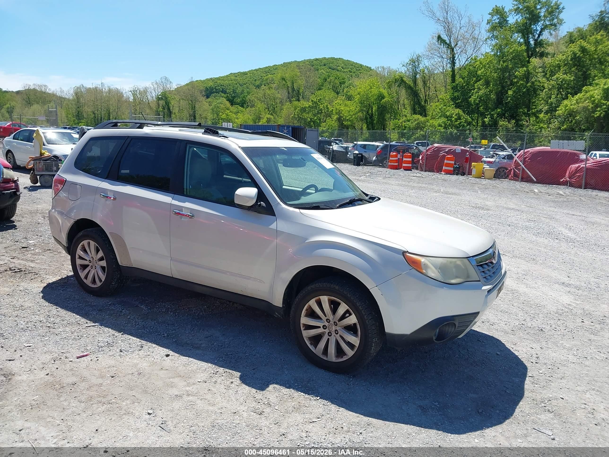 2013 Subaru Forester 2.5x Premium White vin: JF2SHADC3DH445207